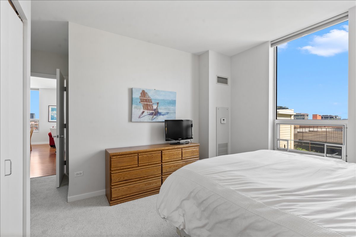 330 W Grand Avenue Unit: 1104