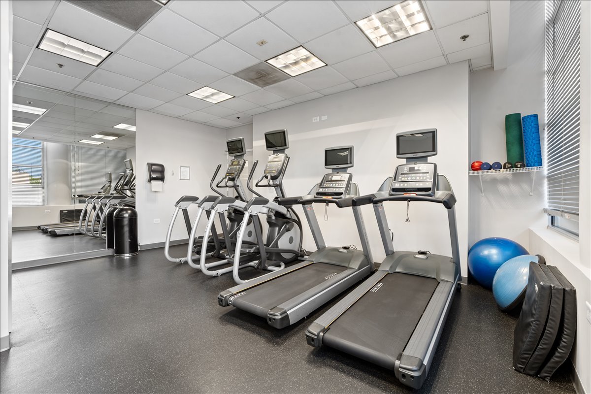 330 W Grand Avenue Unit: 1104