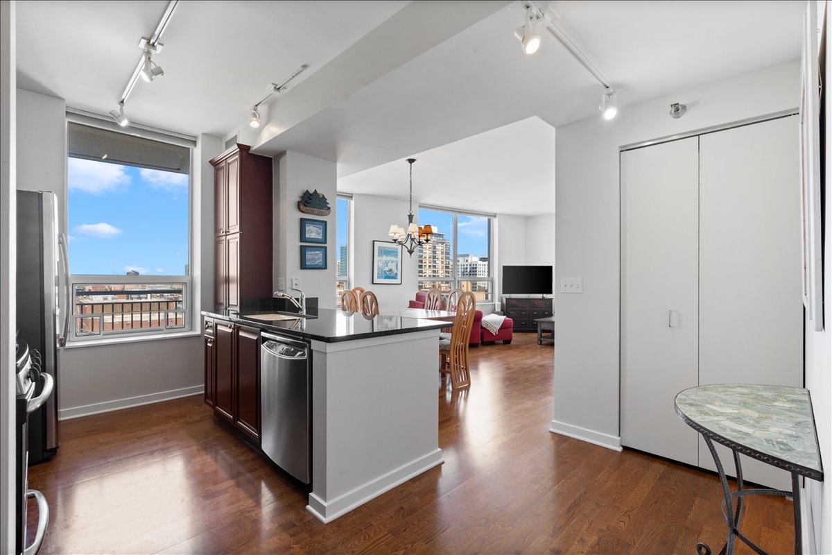 330 W Grand Avenue Unit: 1104