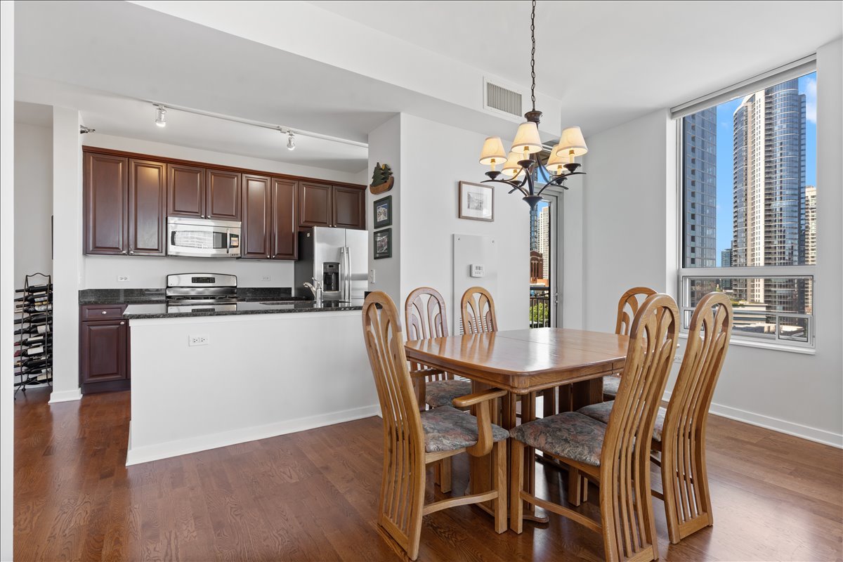 330 W Grand Avenue Unit: 1104