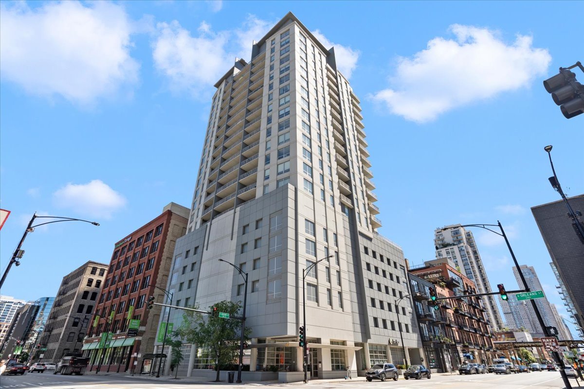 330 W Grand Avenue Unit: 1104