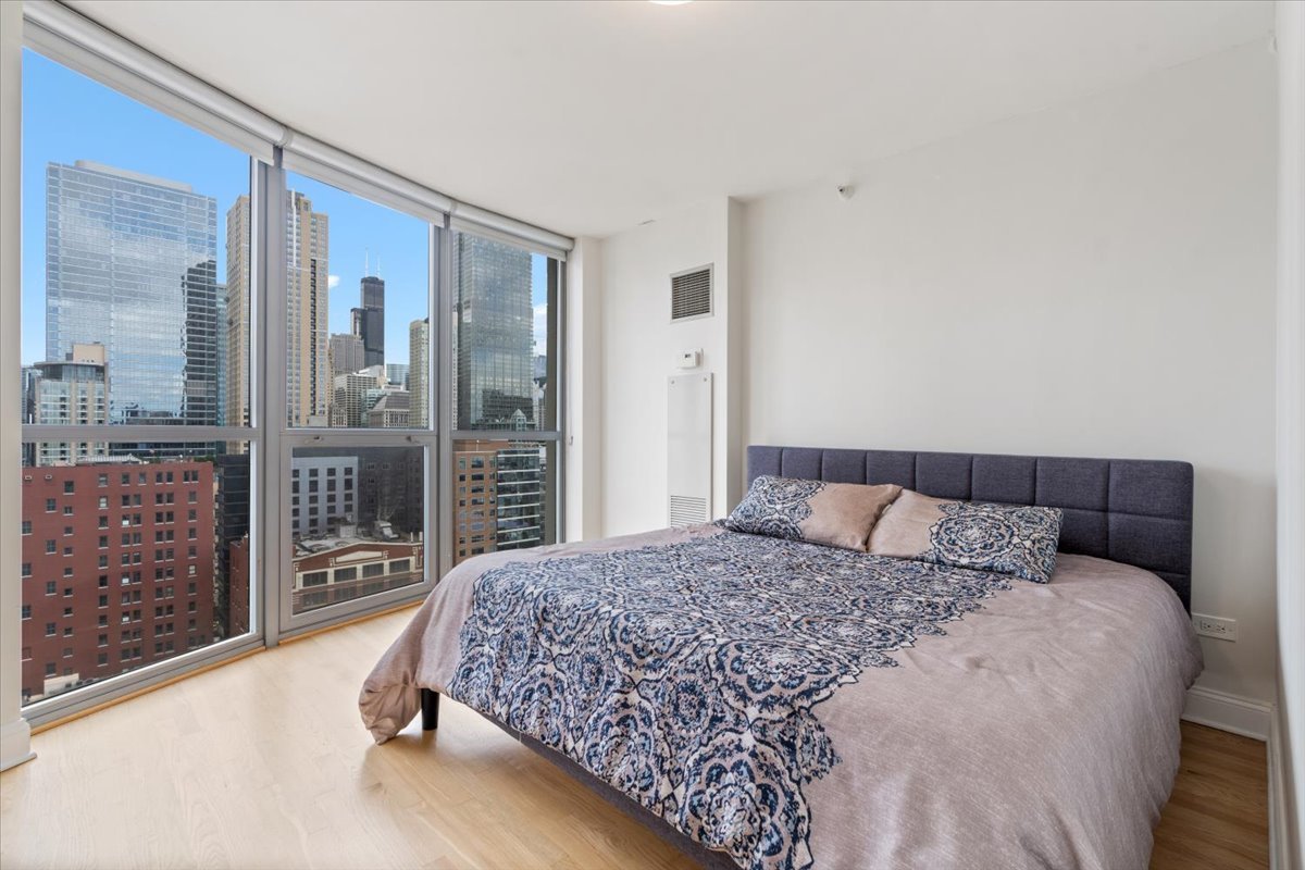 600 N Dearborn Street Unit: 1912