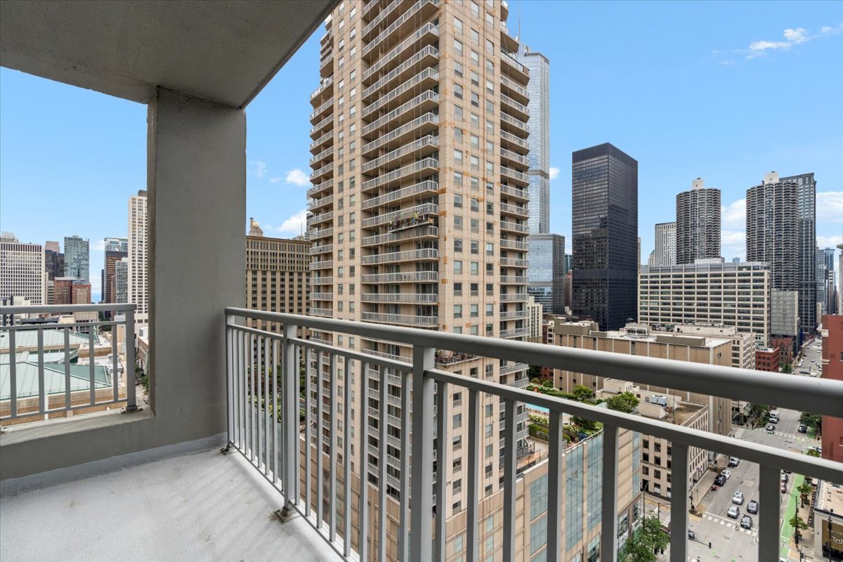 600 N Dearborn Street Unit: 1912