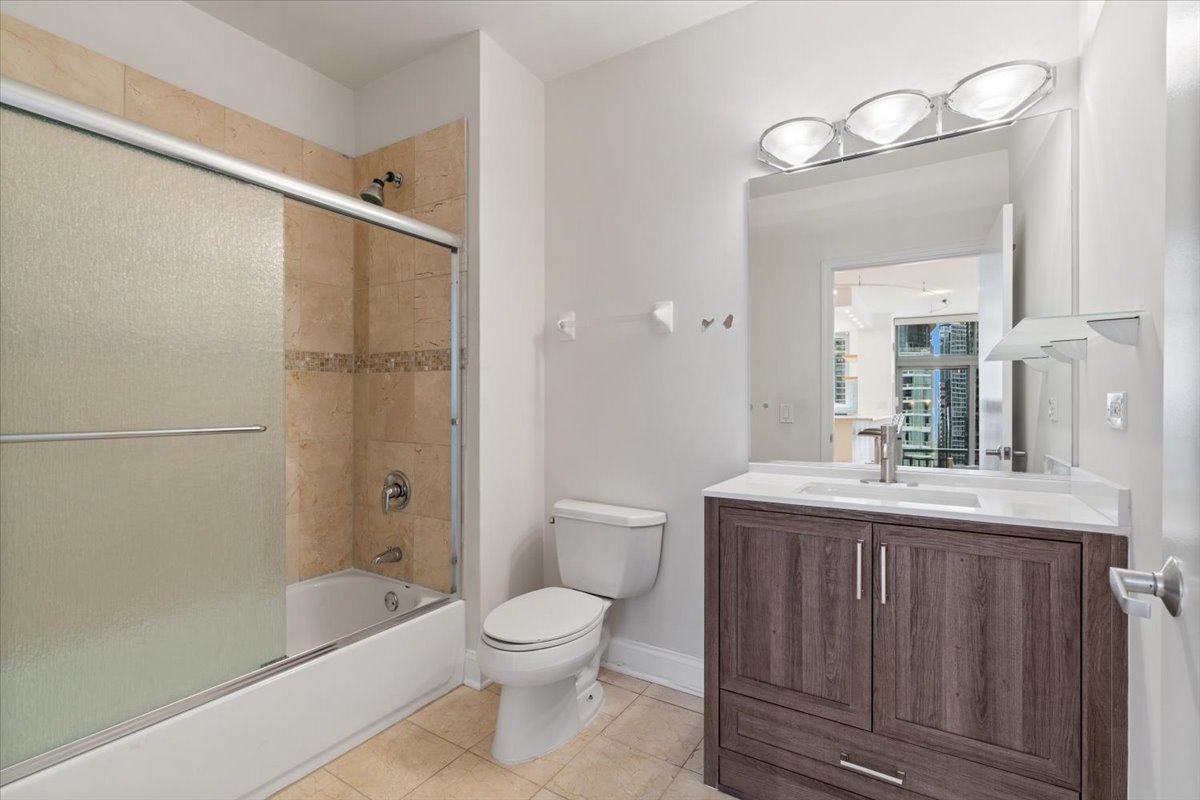600 N Dearborn Street Unit: 1912
