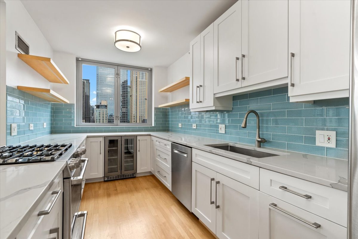 600 N Dearborn Street Unit: 1912
