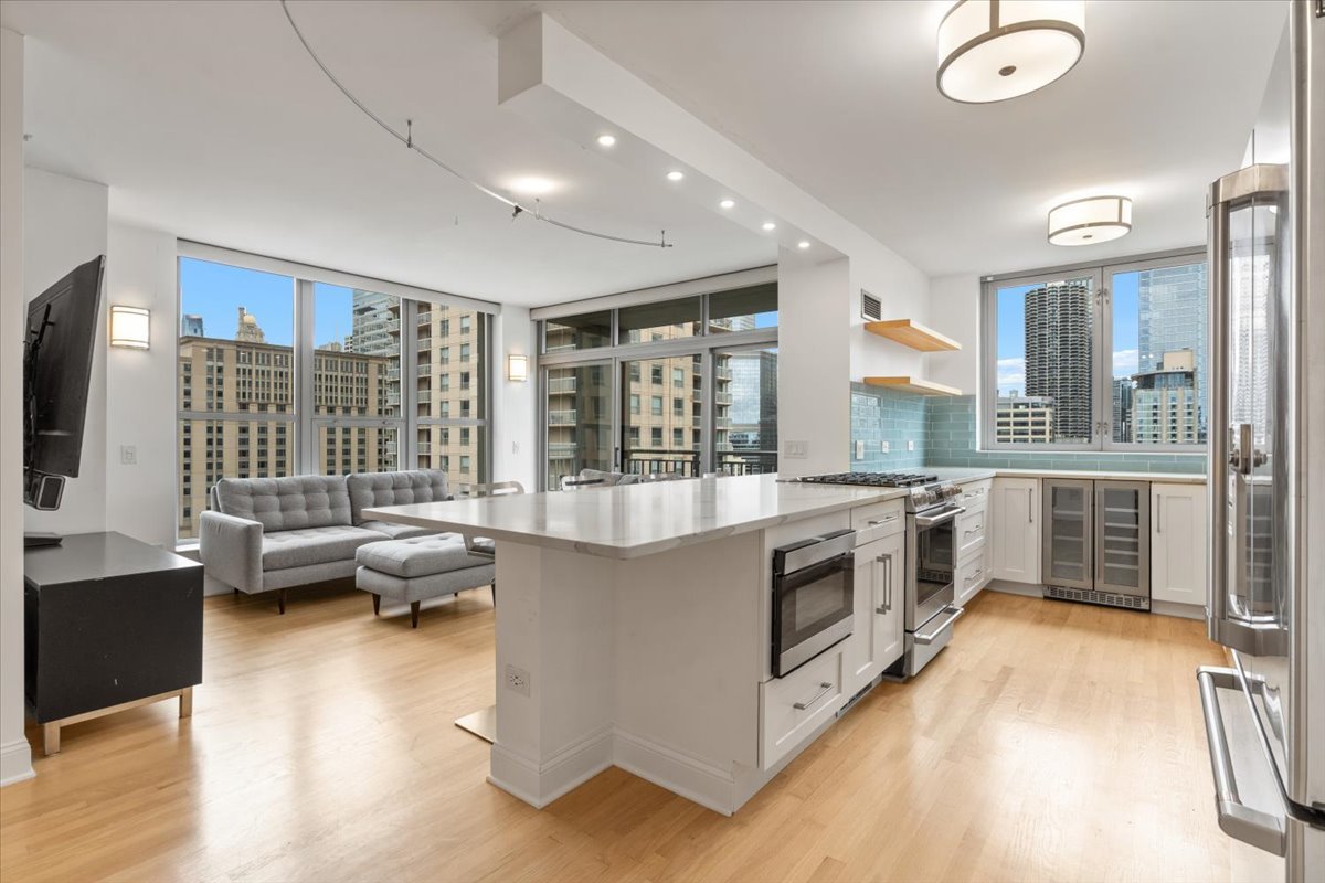 600 N Dearborn Street Unit: 1912
