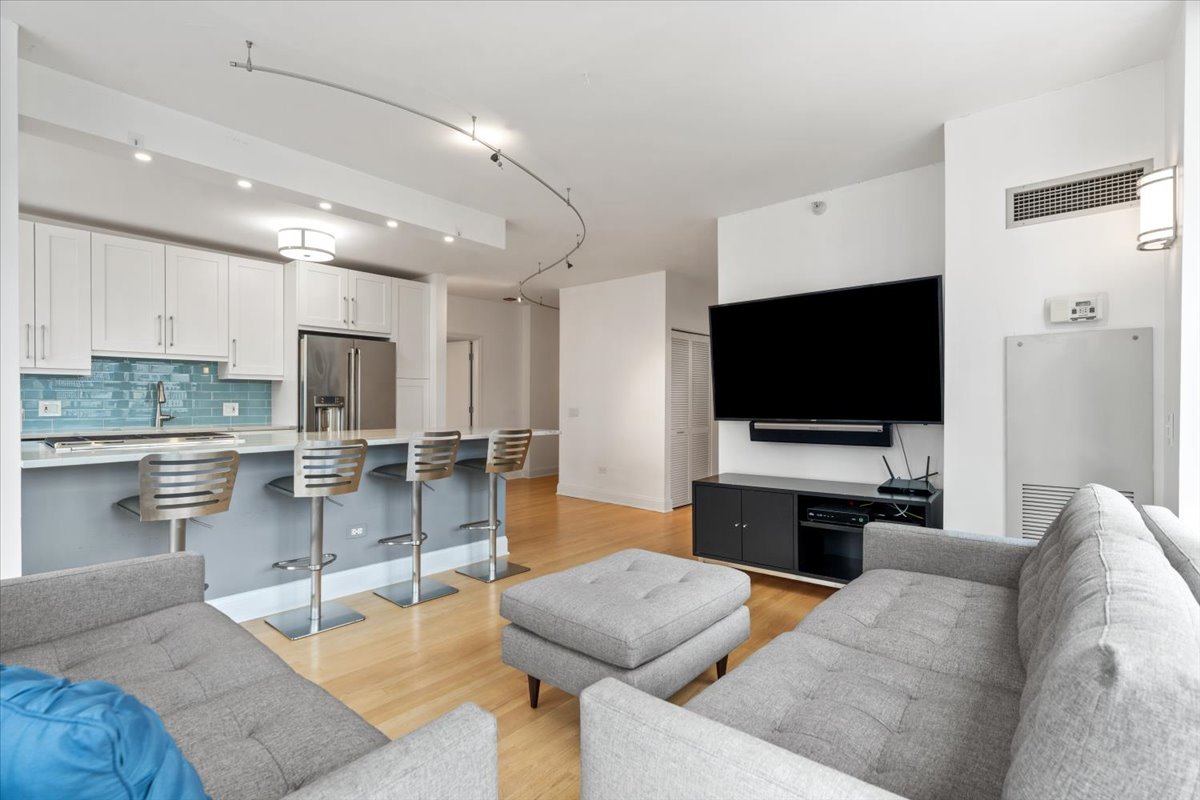 600 N Dearborn Street Unit: 1912