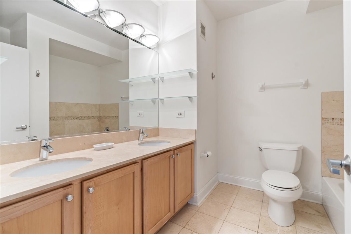 600 N Dearborn Street Unit: 1912