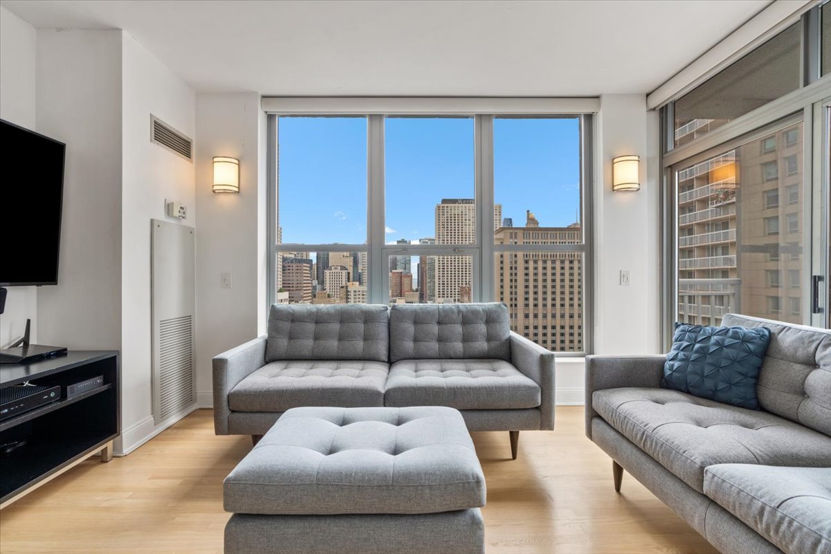 600 N Dearborn Street Unit: 1912