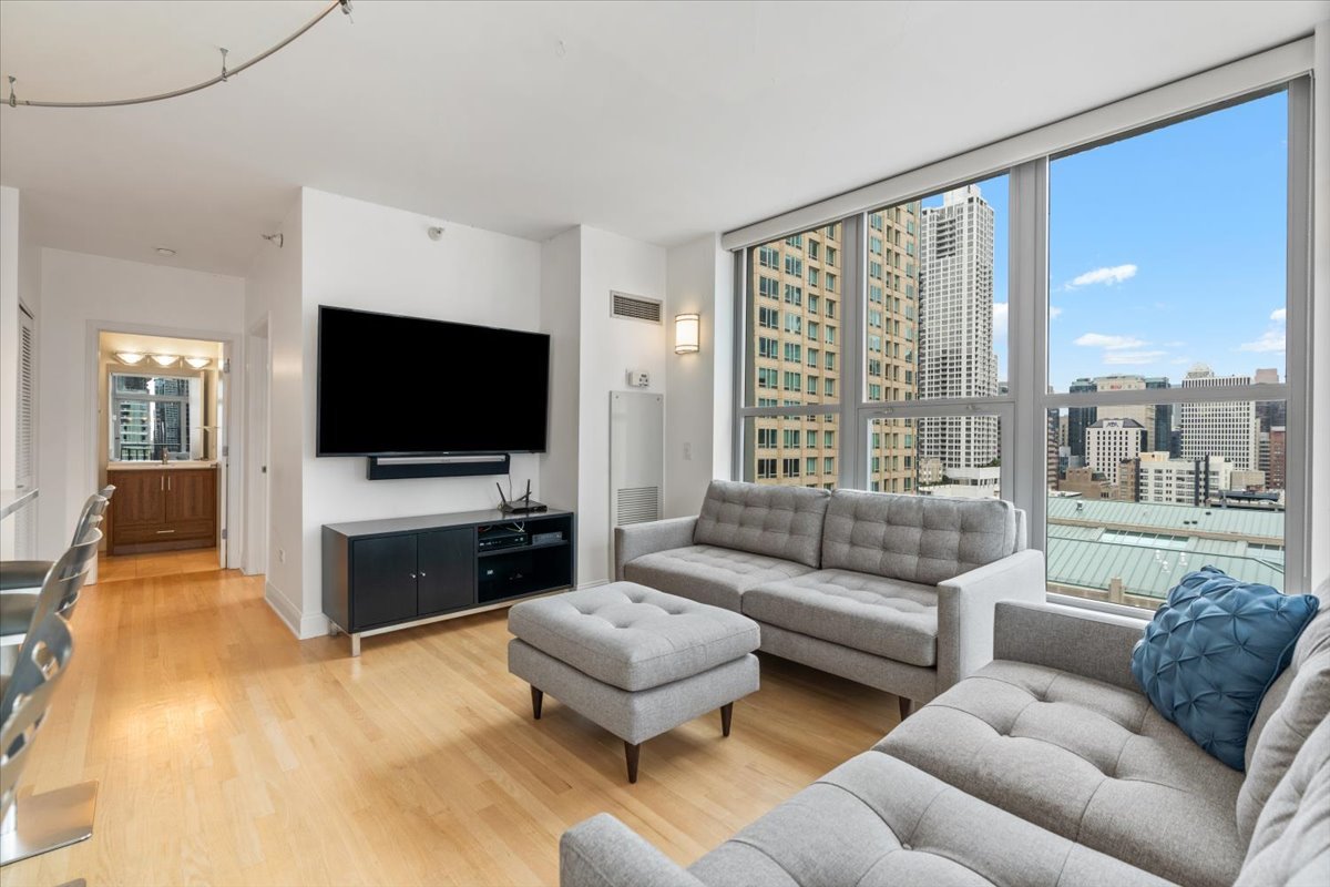 600 N Dearborn Street Unit: 1912
