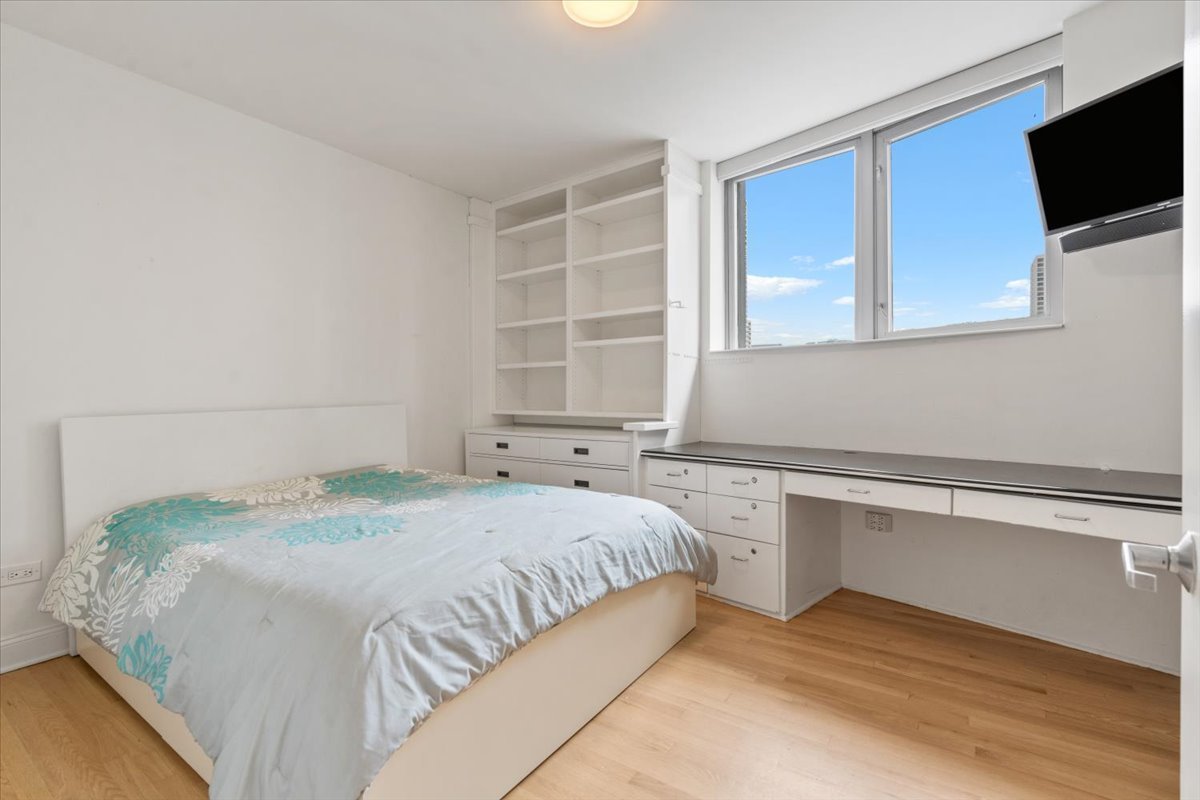 600 N Dearborn Street Unit: 1912