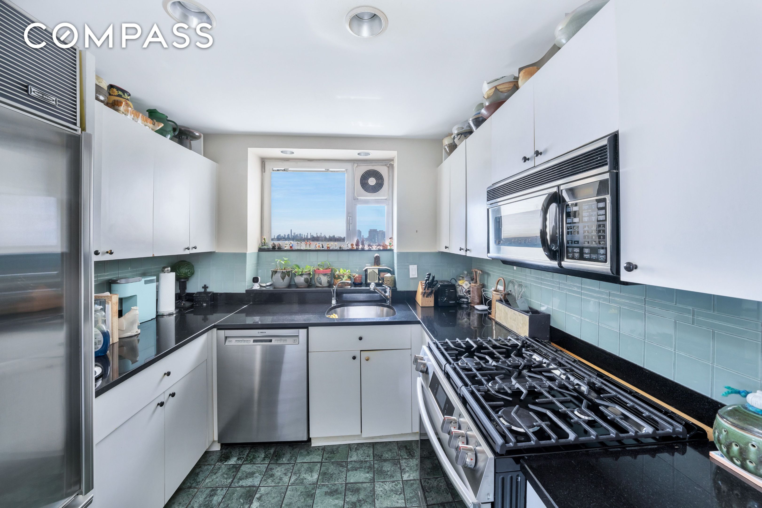 25 Sutton Place S 8G