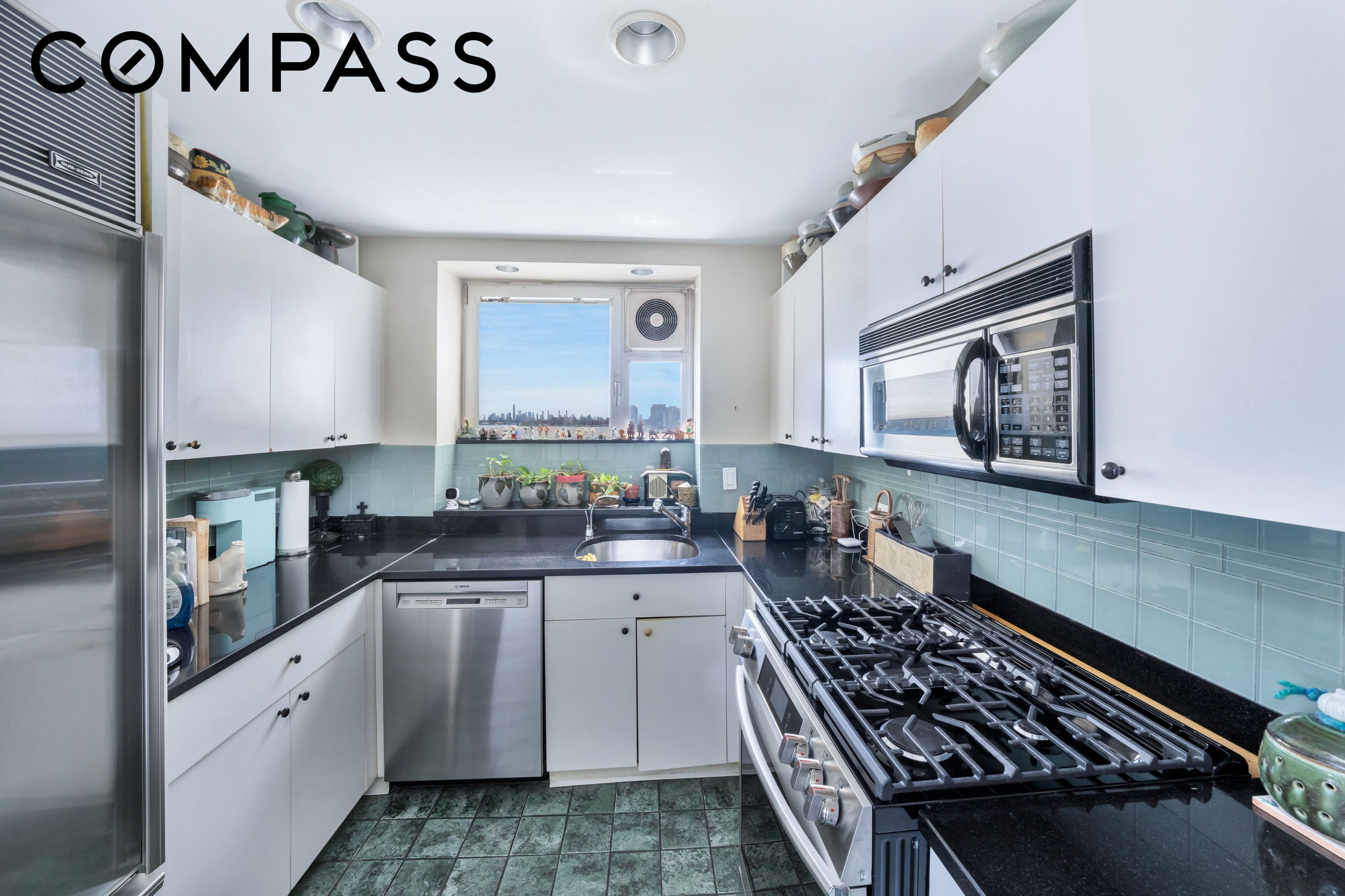 25 Sutton Place S 8G