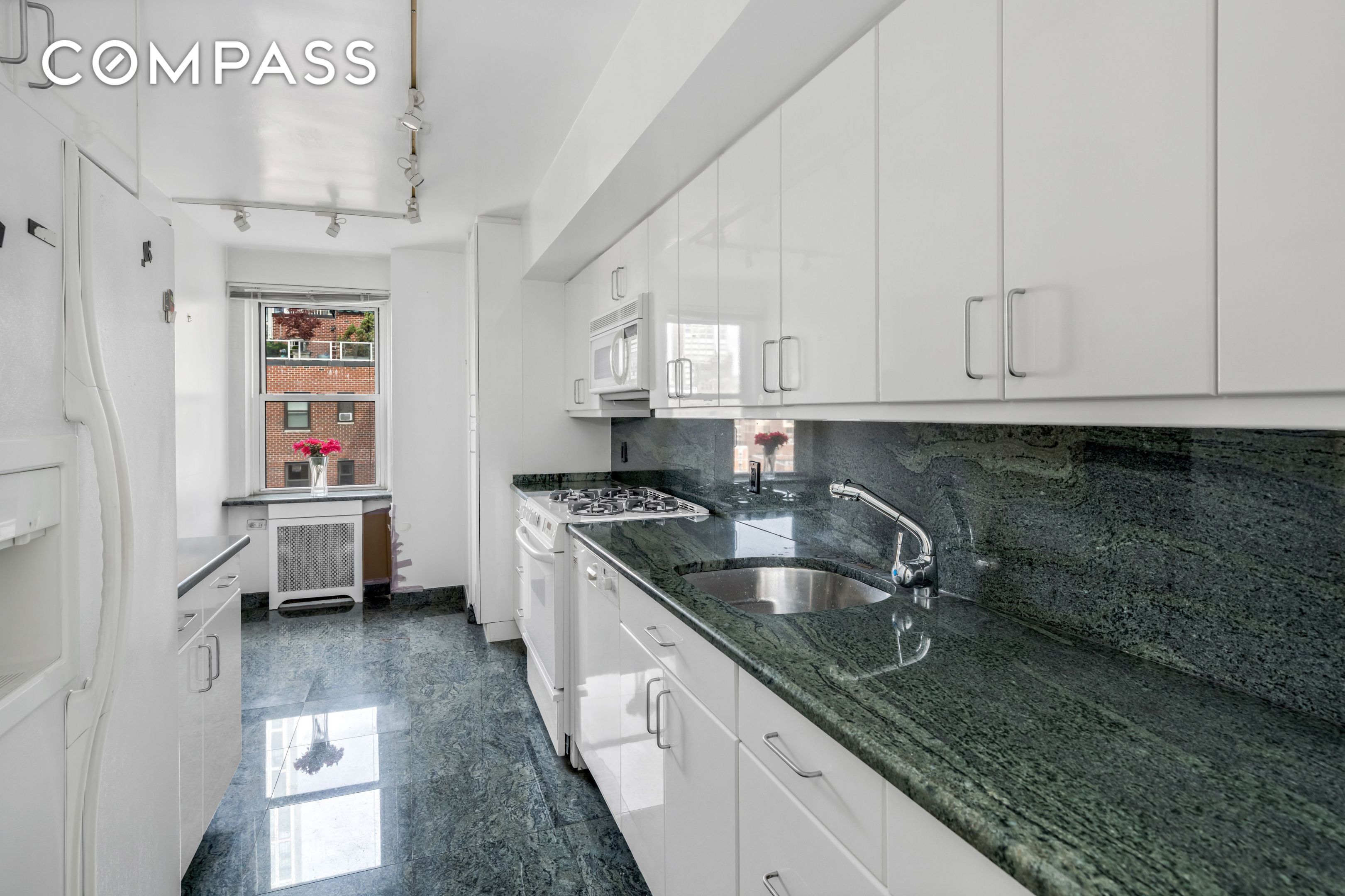 50 Sutton Place S 21L