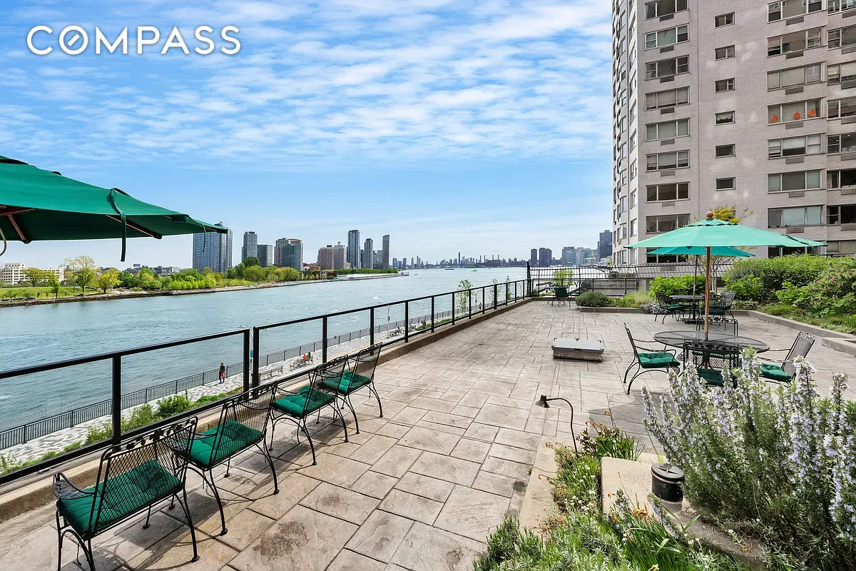 25 Sutton Place S 9R