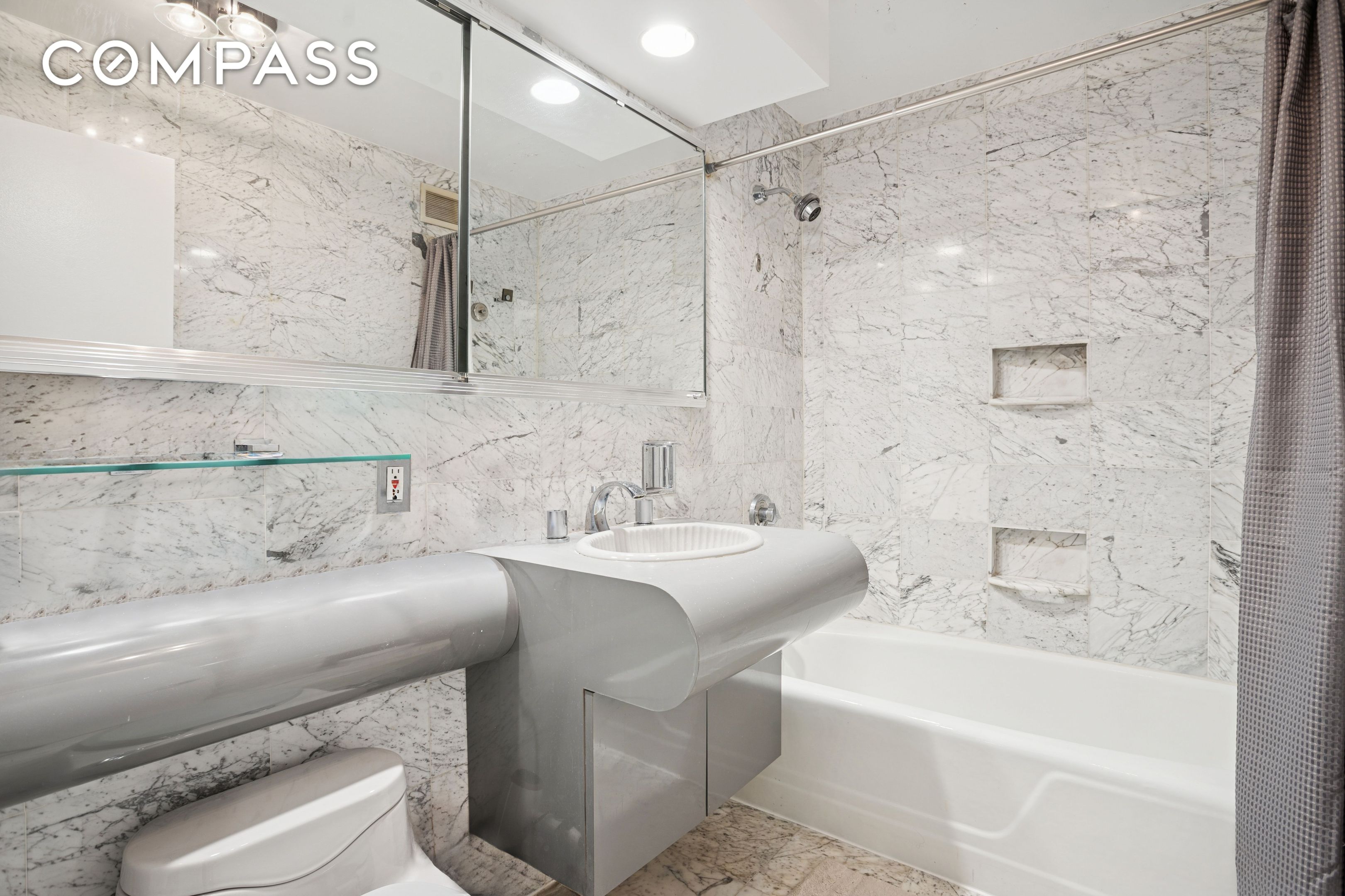 425 E 58th Street 18D