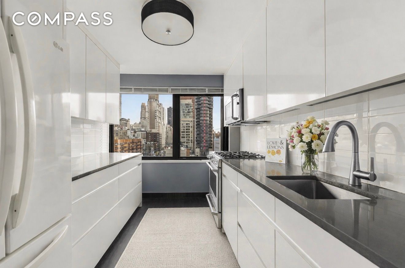 300 E 59th Street 705