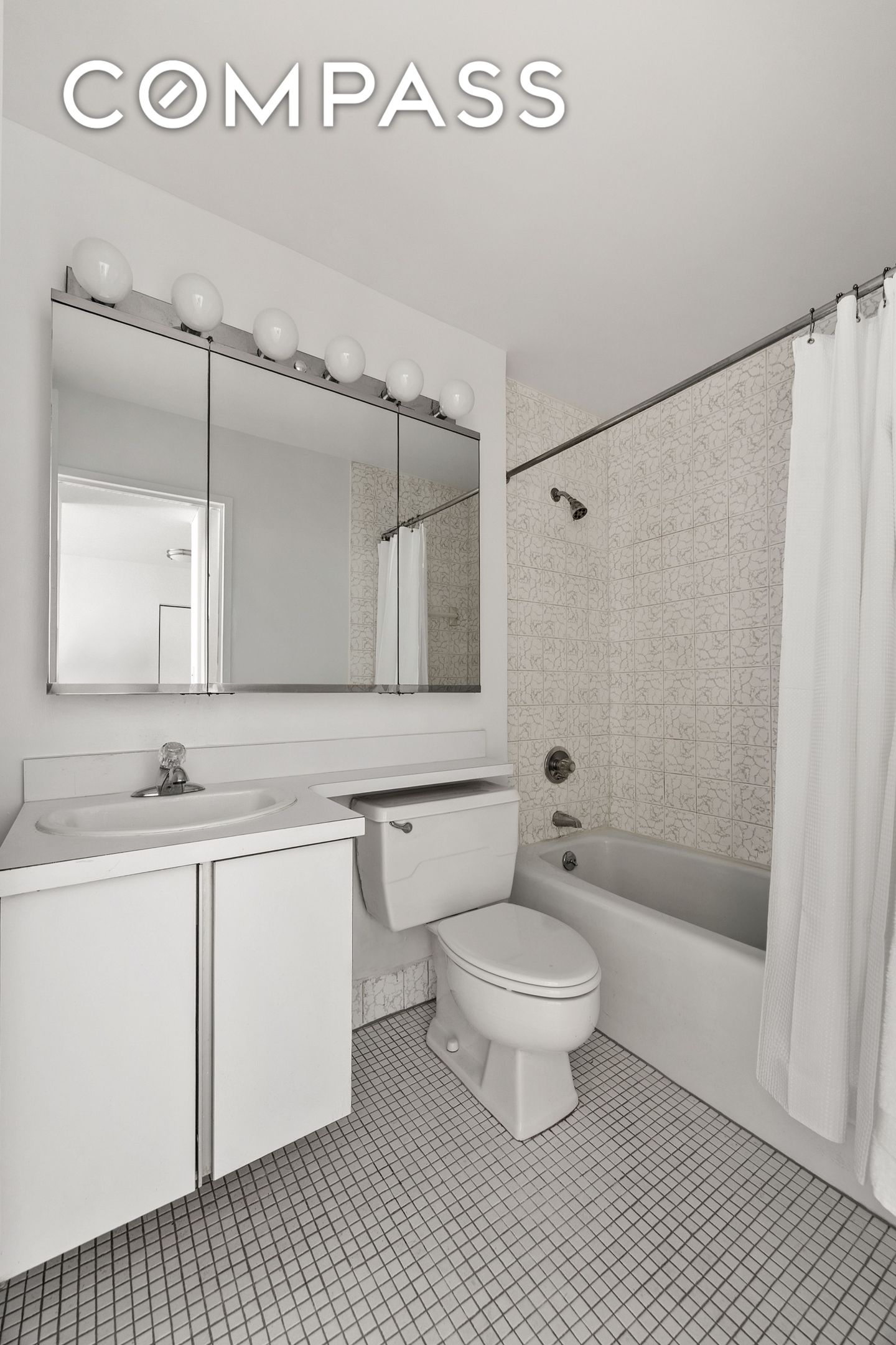 300 E 59th Street 705