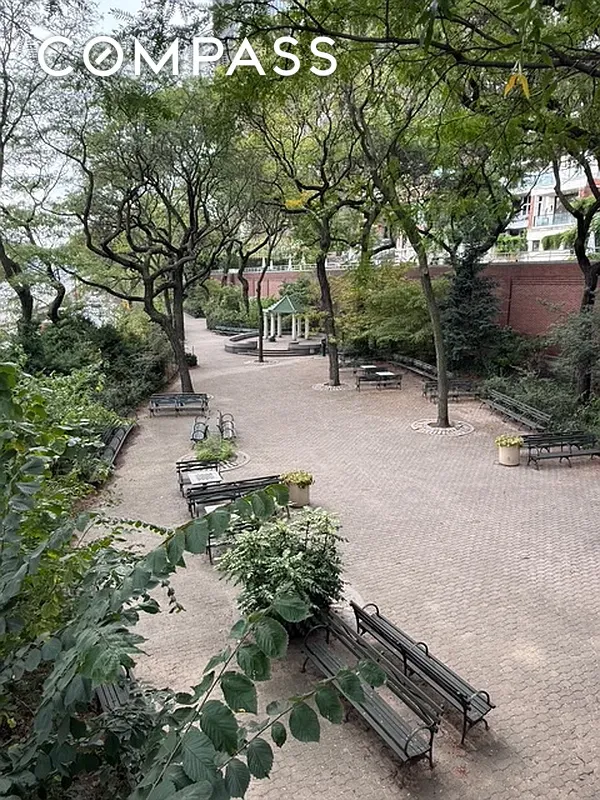 865 United Nations Plaza 9C