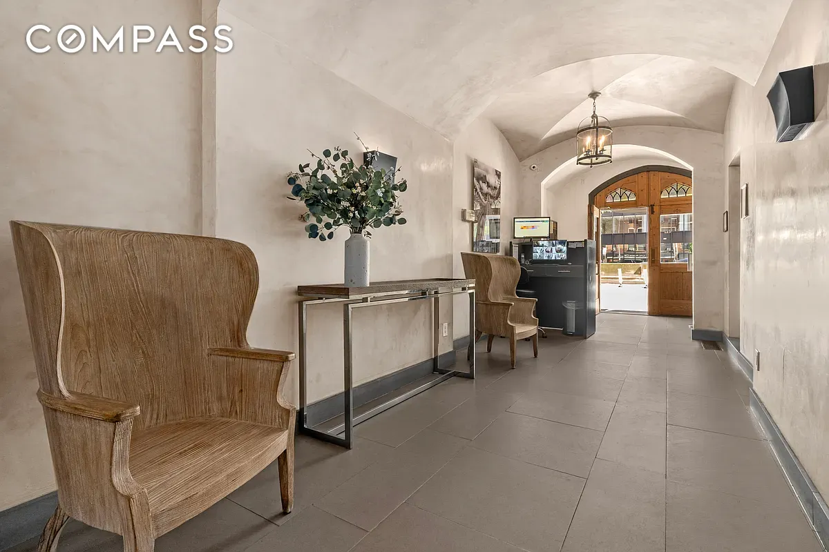 865 United Nations Plaza 9C