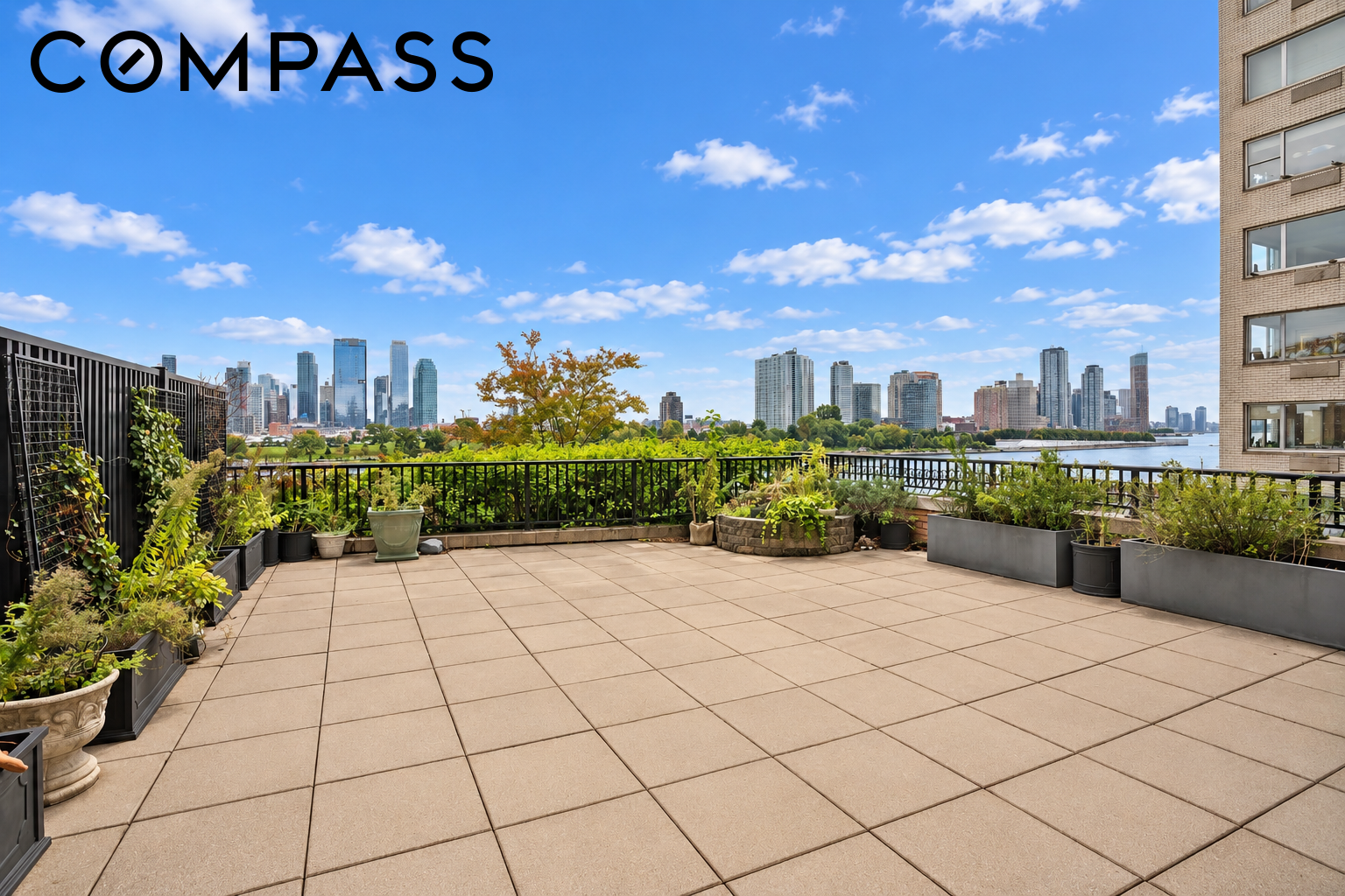25 Sutton Place S 2N