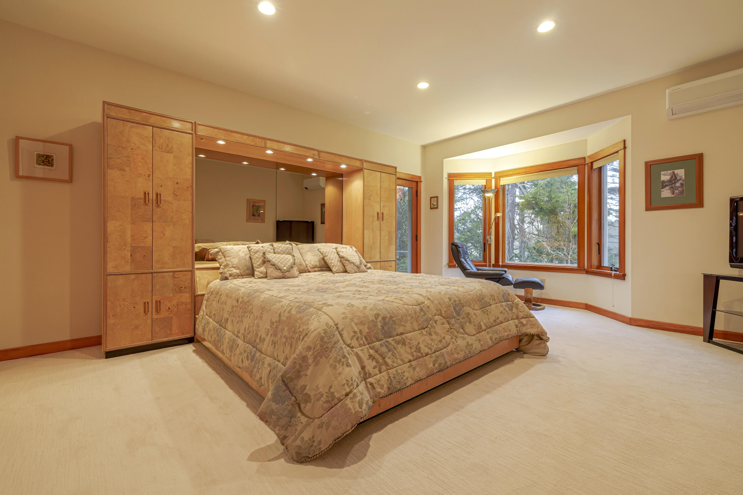 24 Coves End Drive