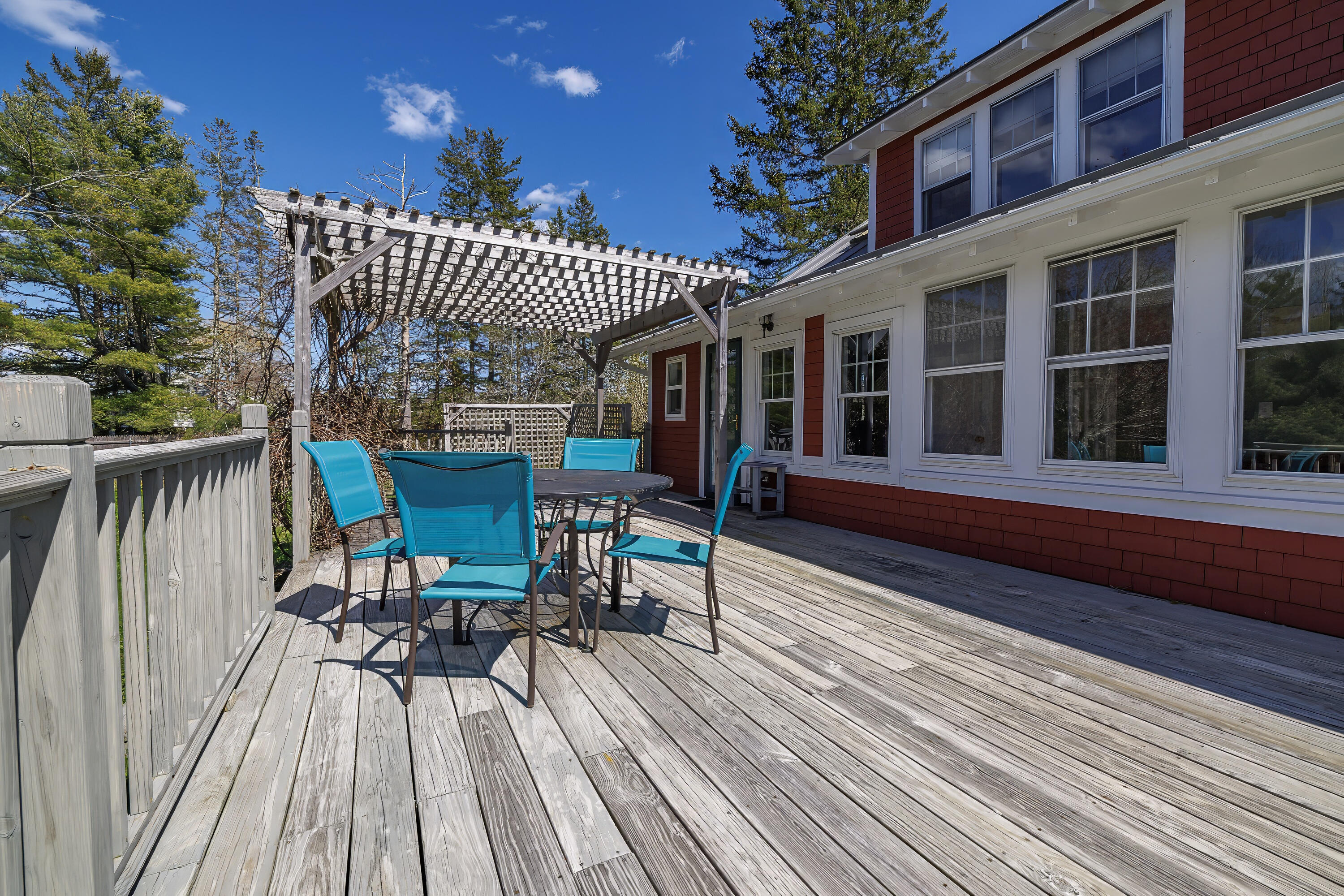 351 Crooked Road