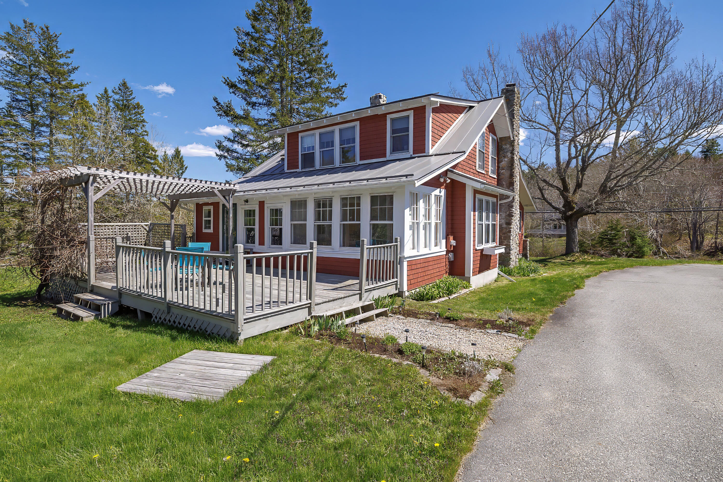 351 Crooked Road