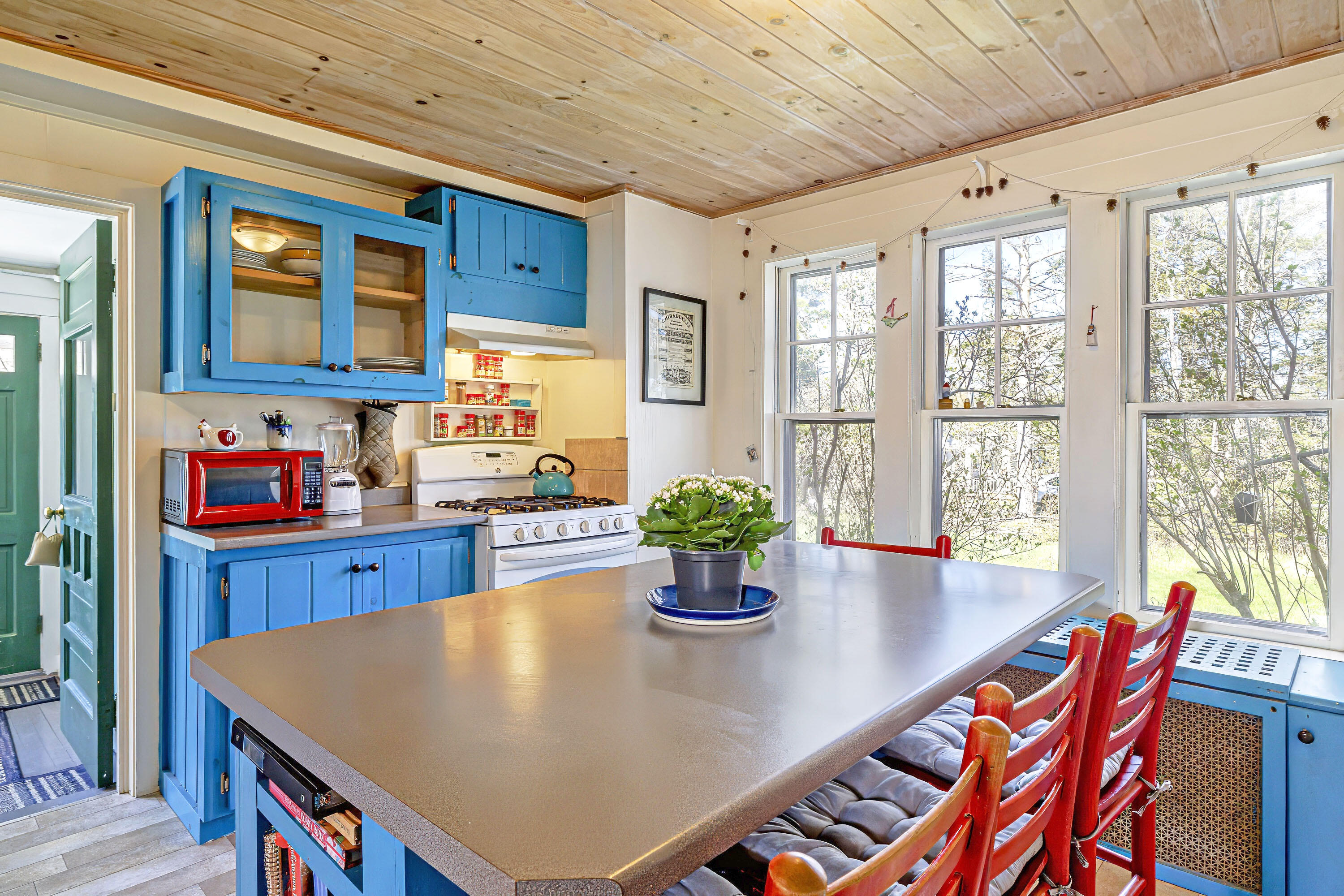 351 Crooked Road