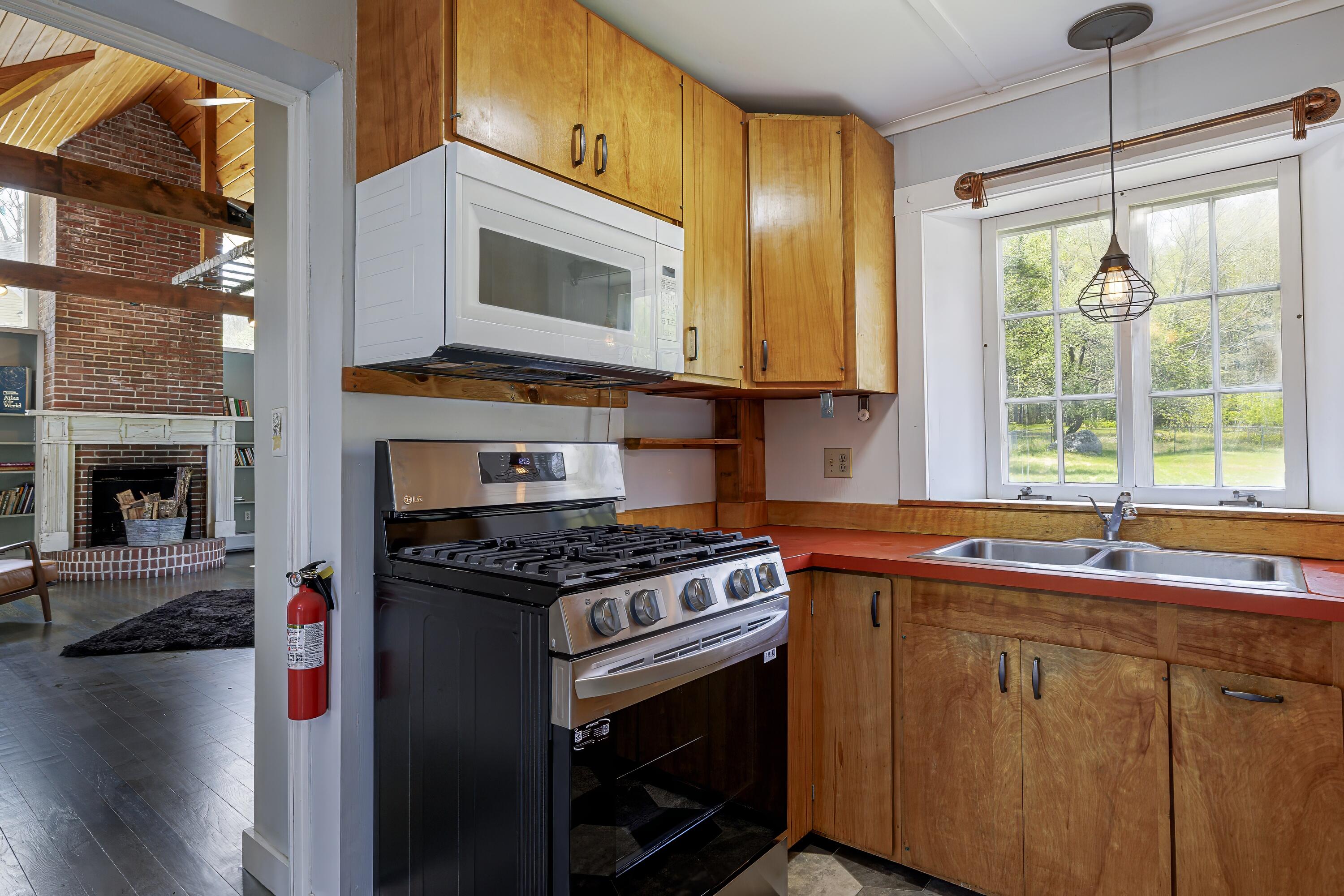 898 Bay Road