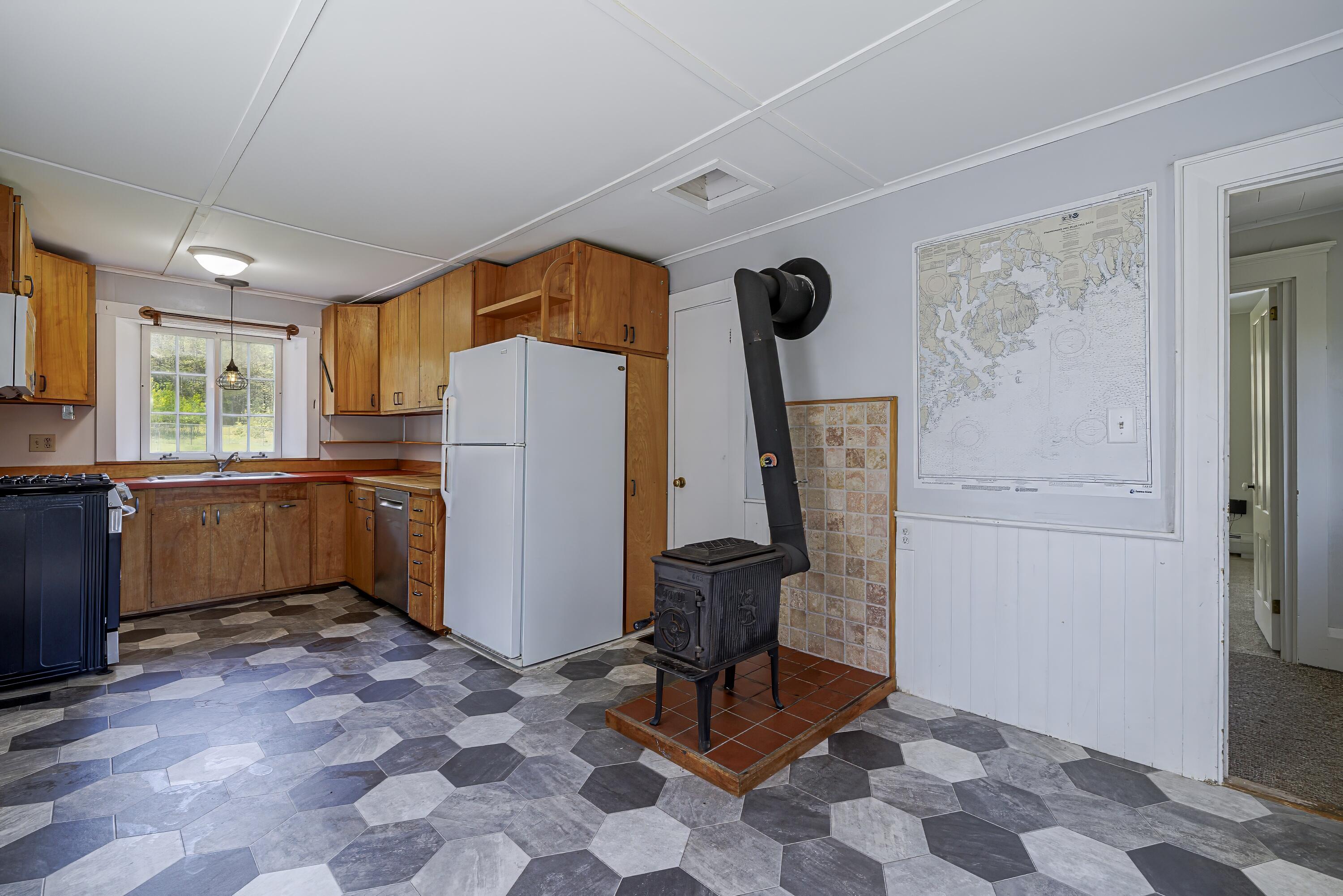 898 Bay Road