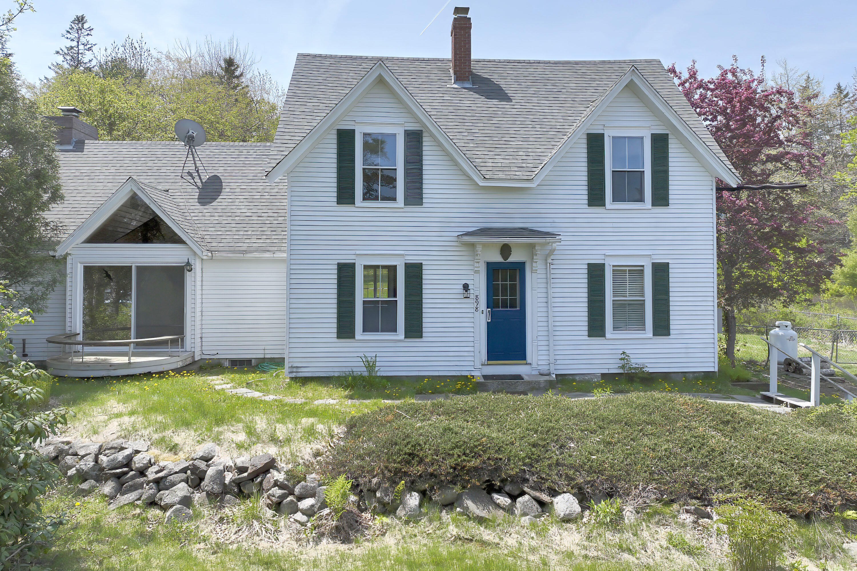 898 Bay Road