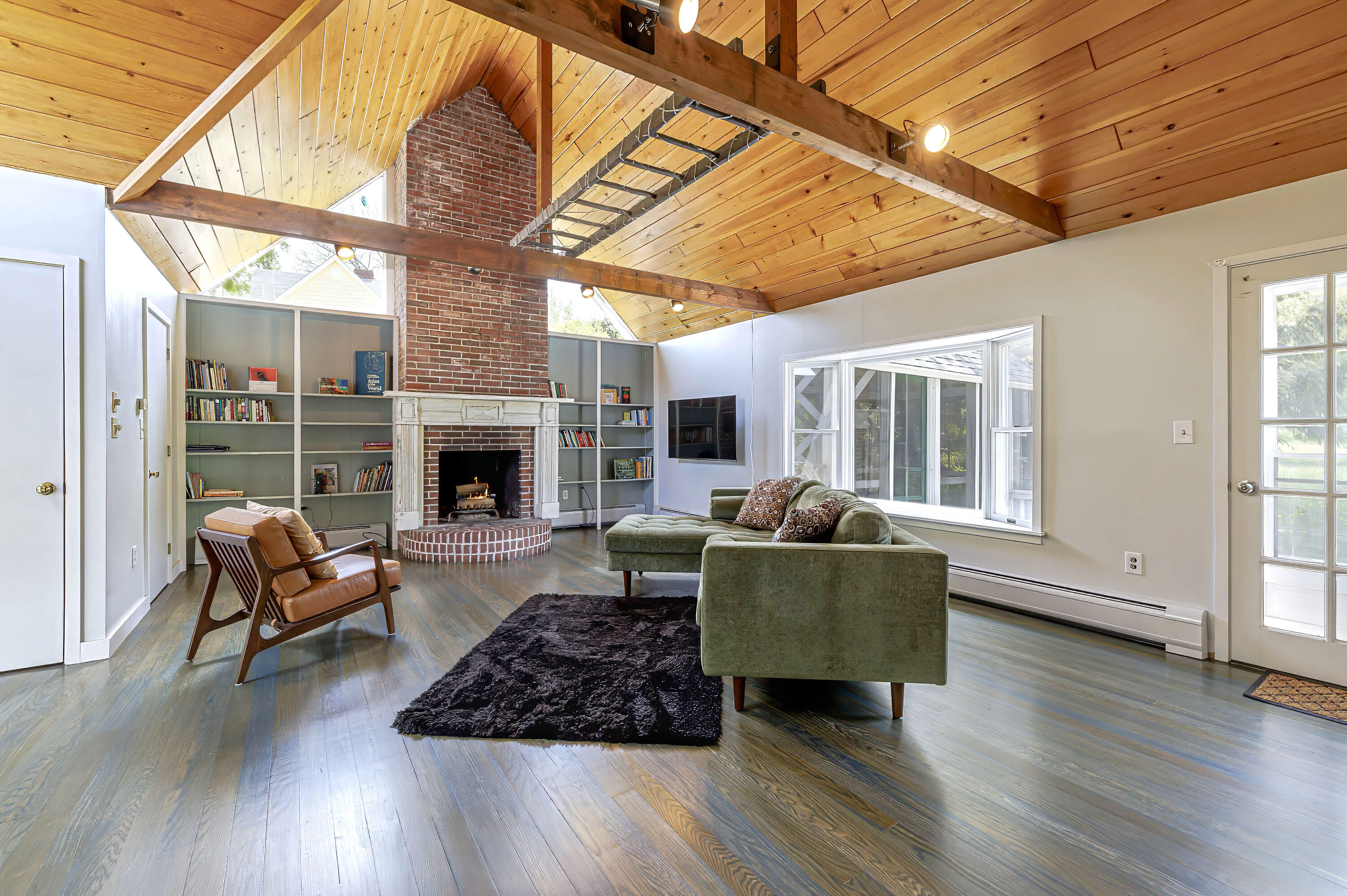 898 Bay Road