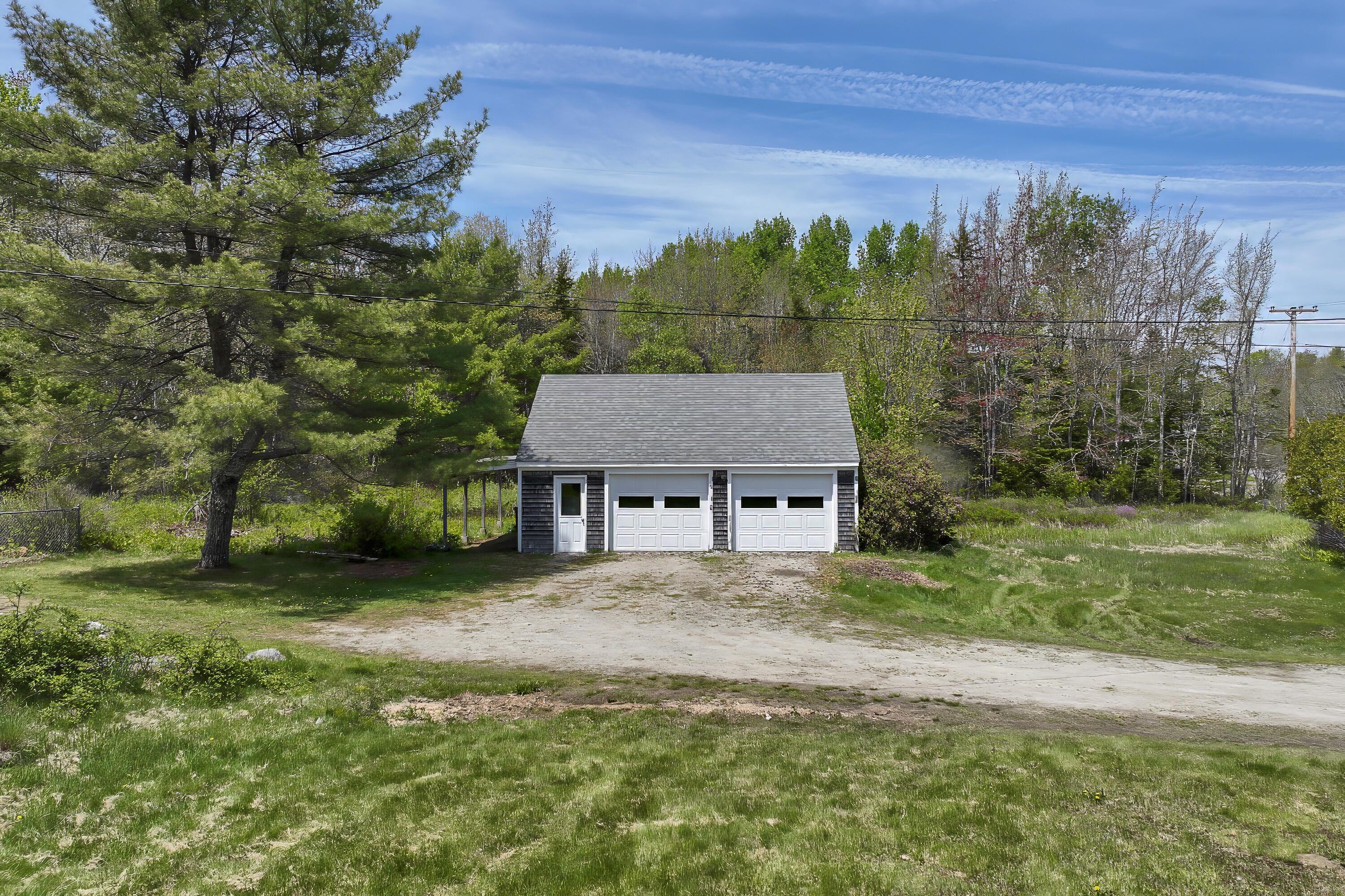 898 Bay Road