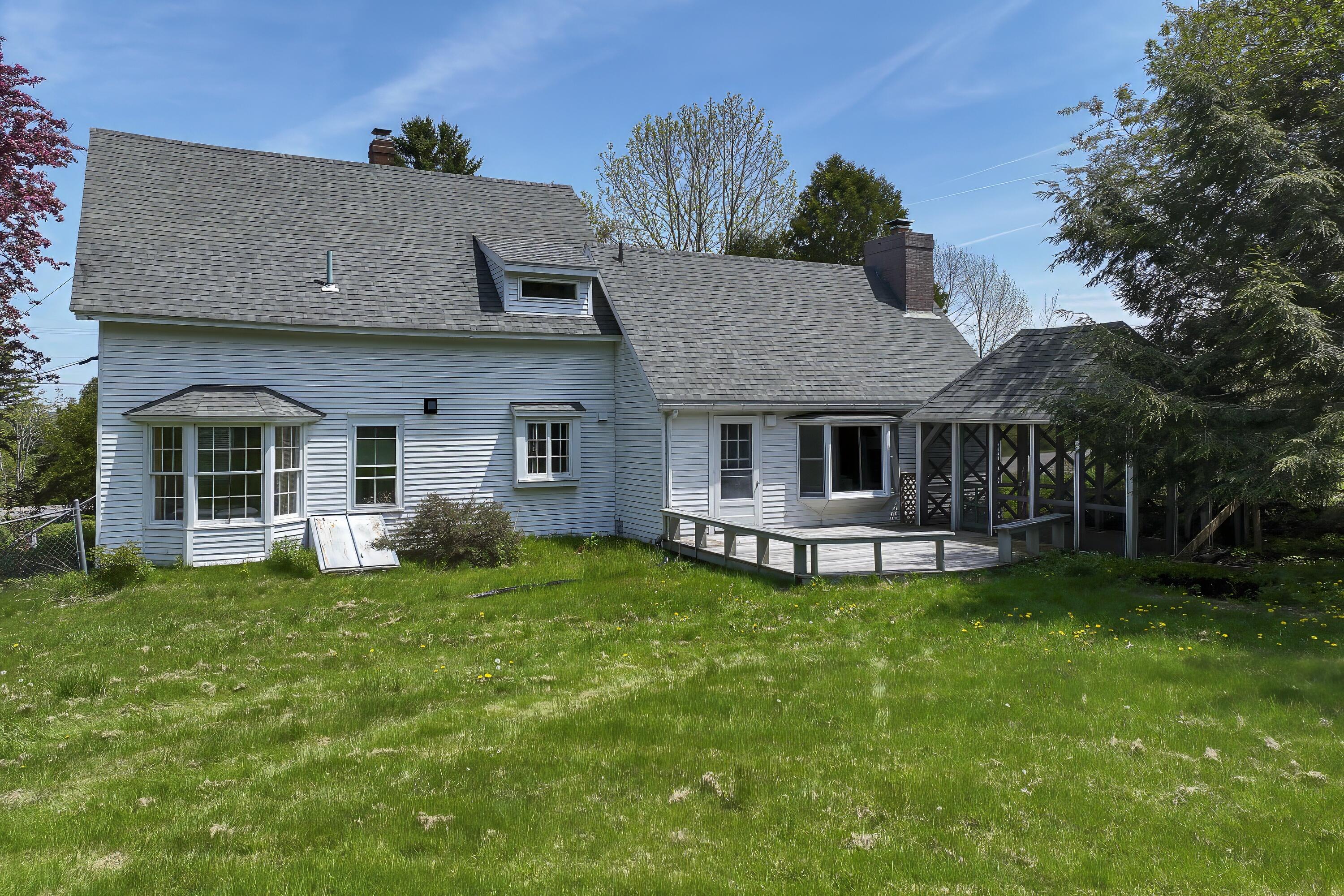 898 Bay Road