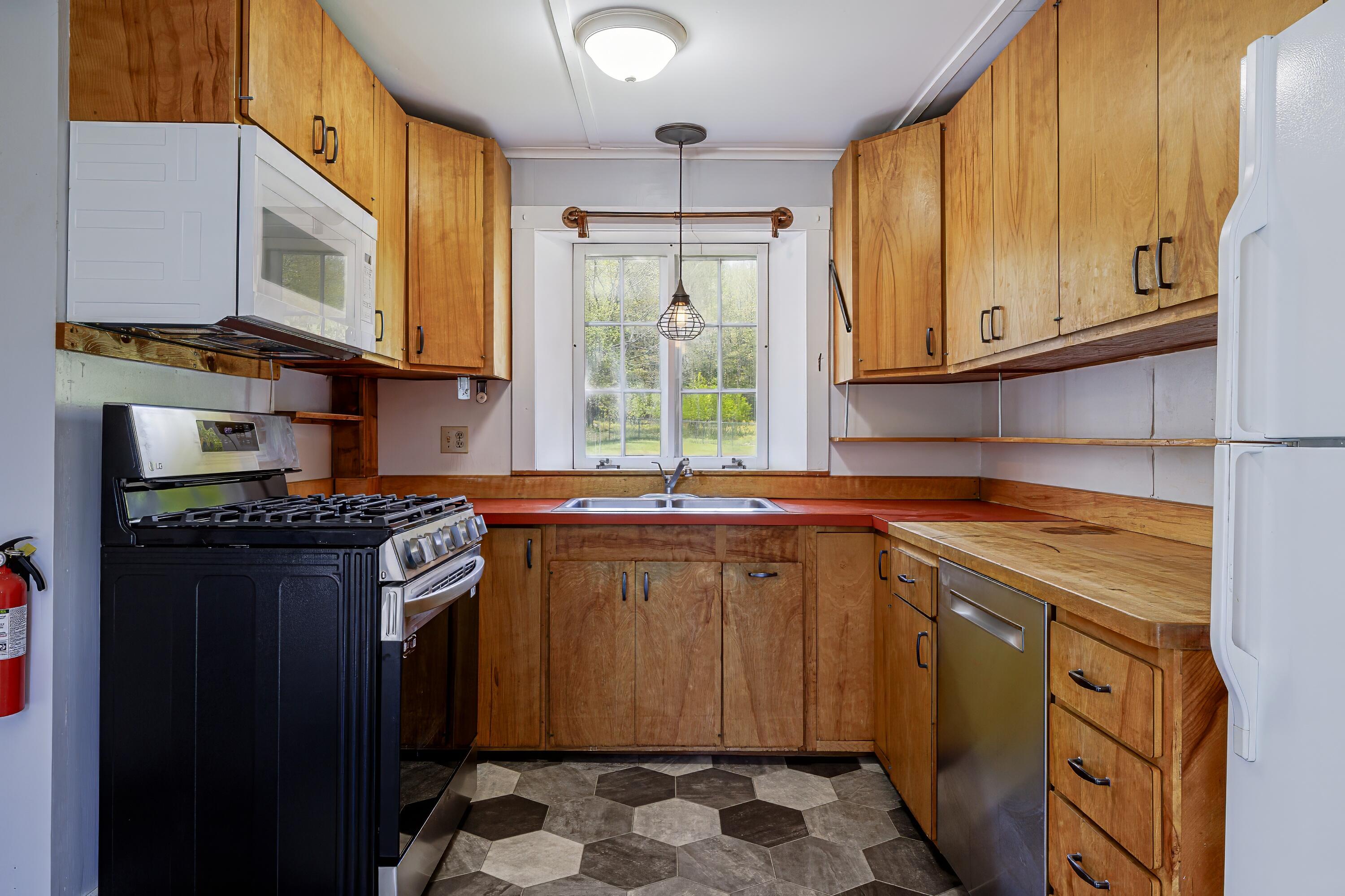 898 Bay Road
