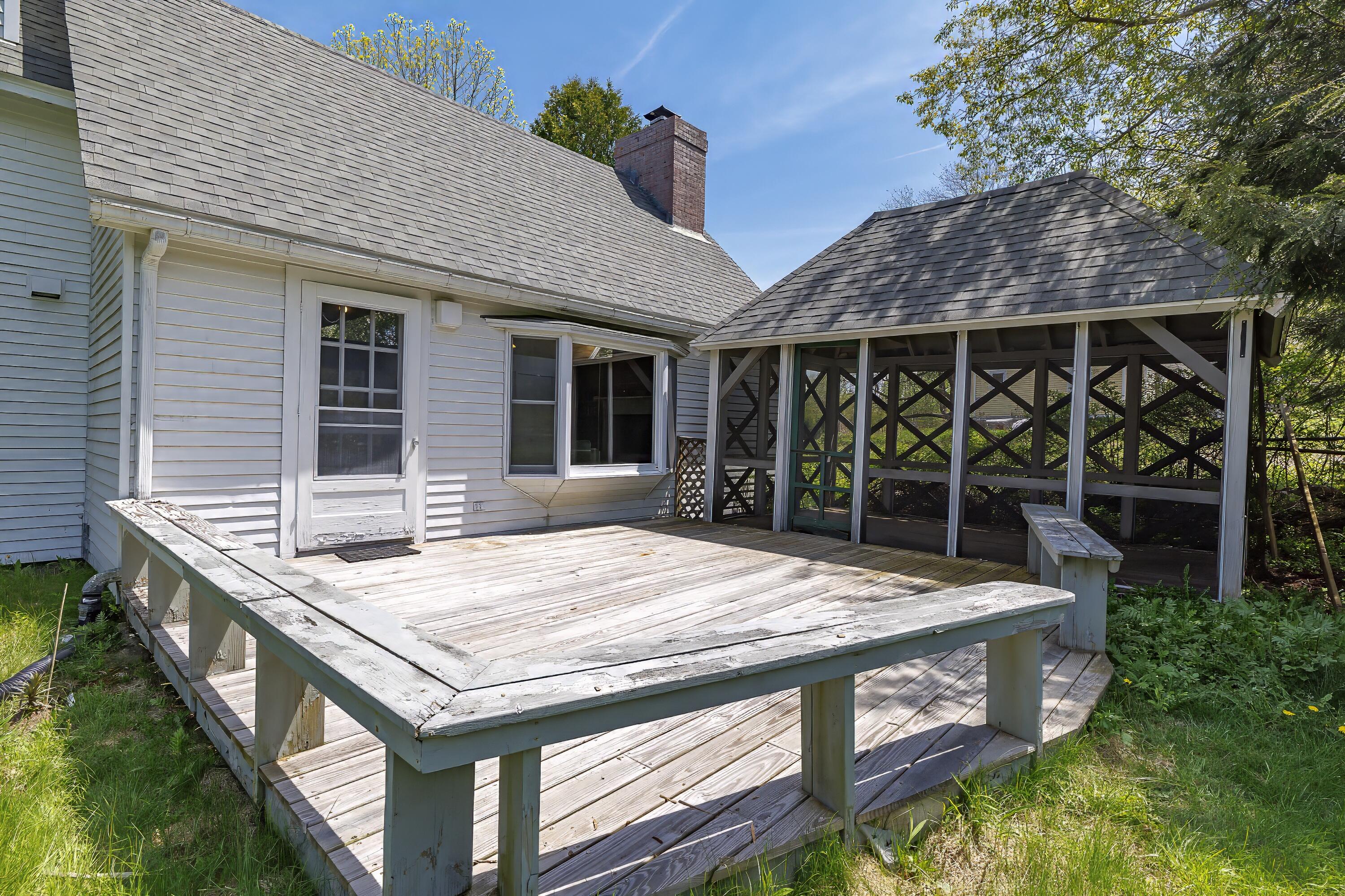 898 Bay Road