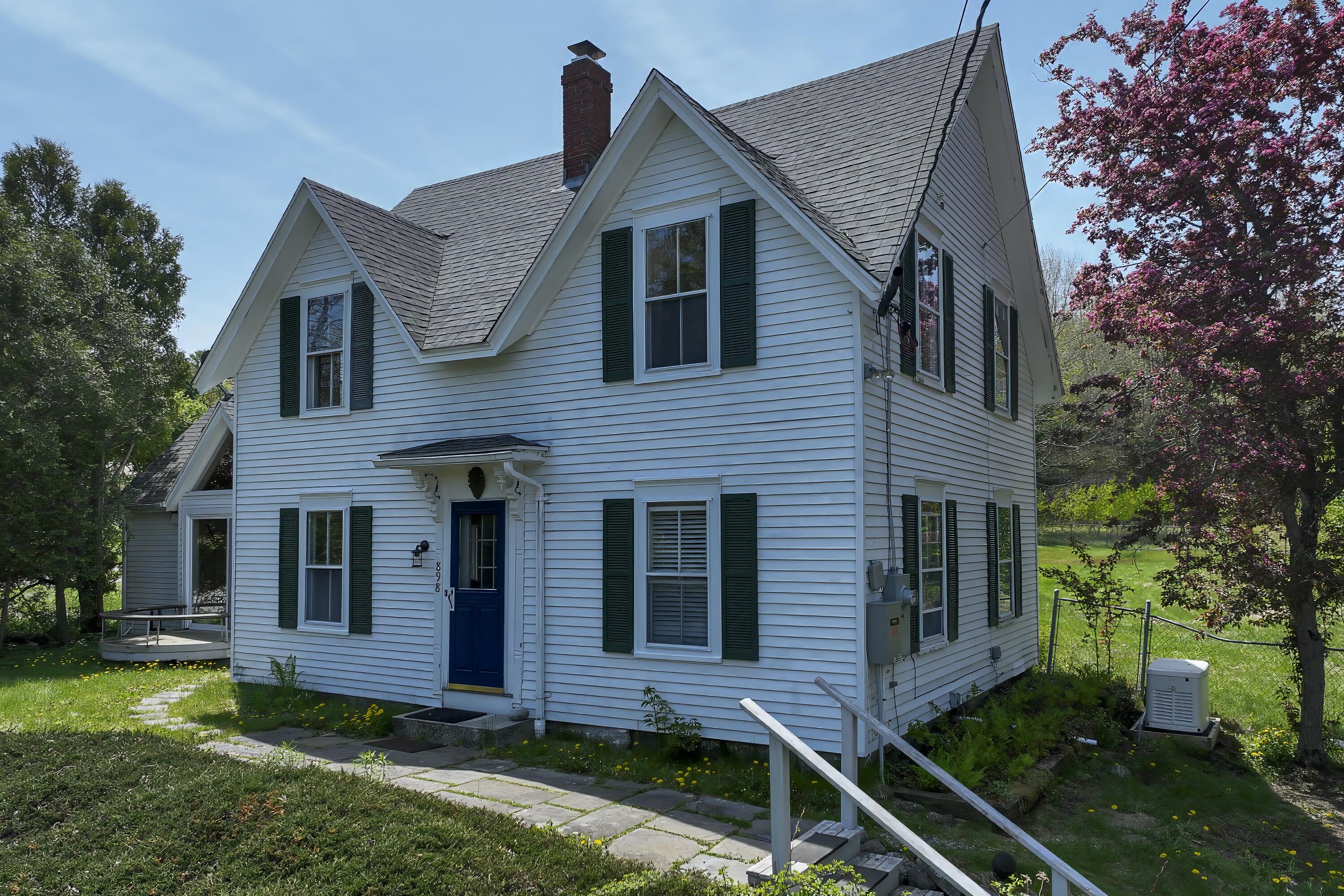 898 Bay Road