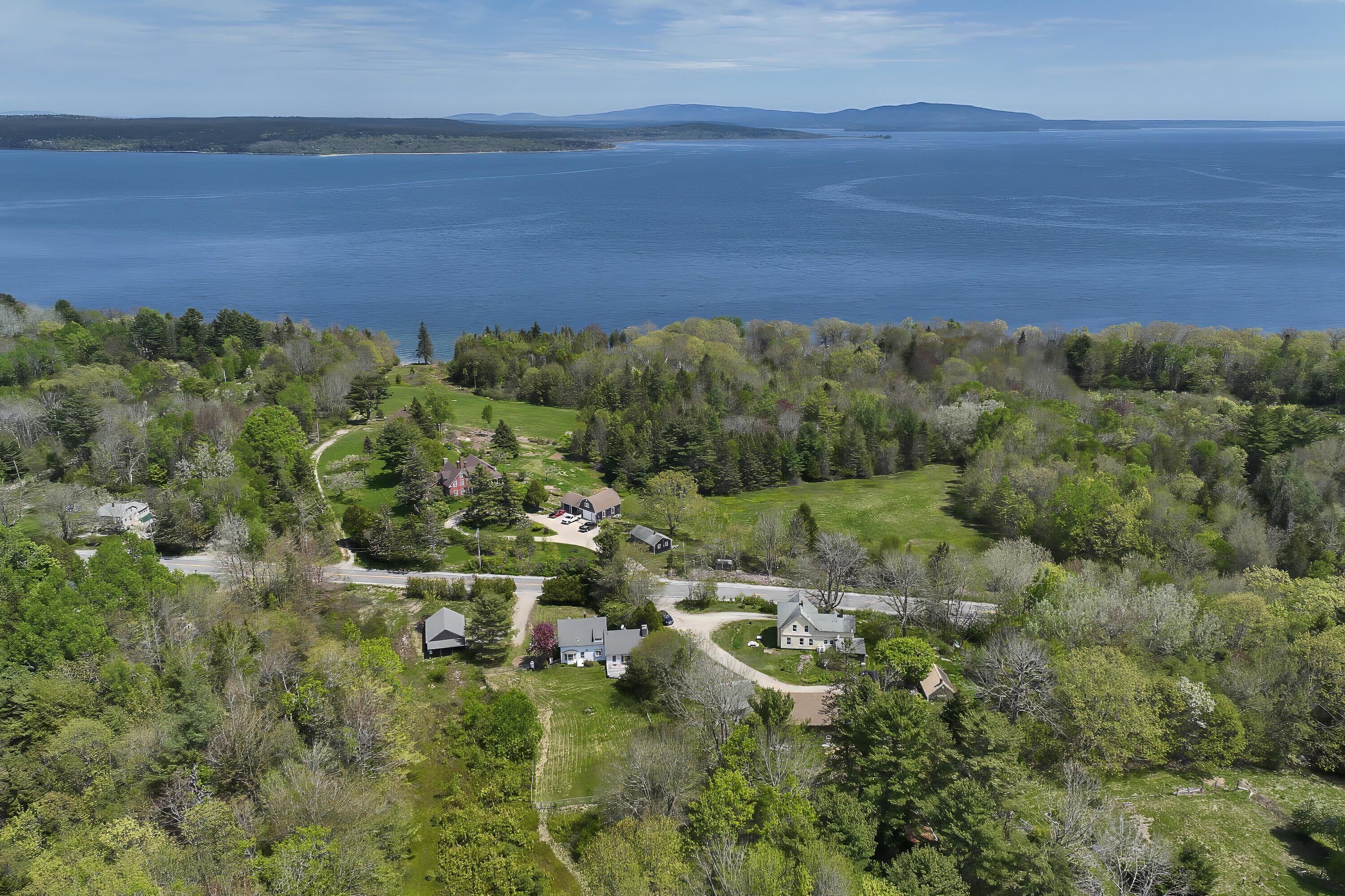 898 Bay Road