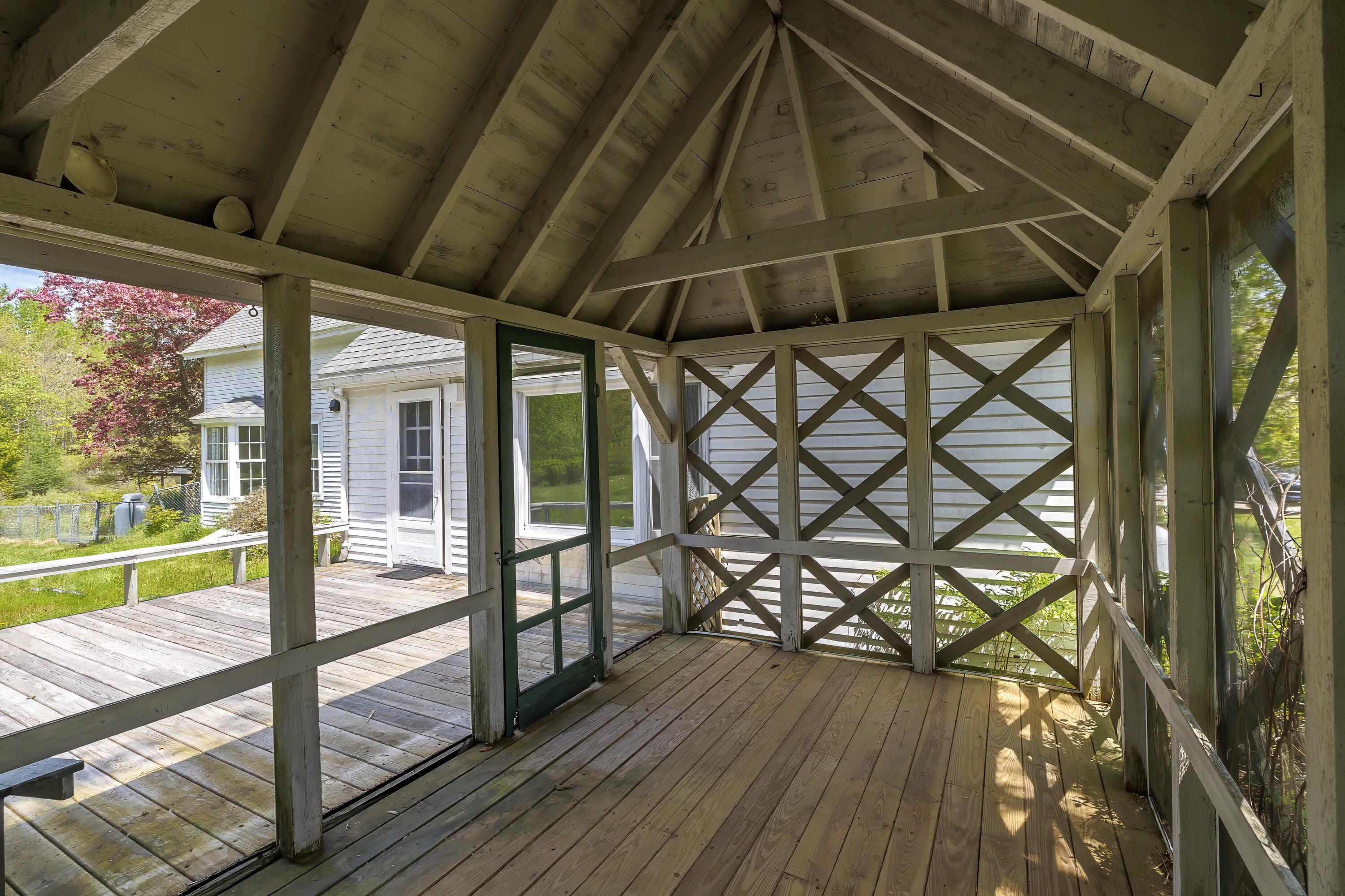 898 Bay Road