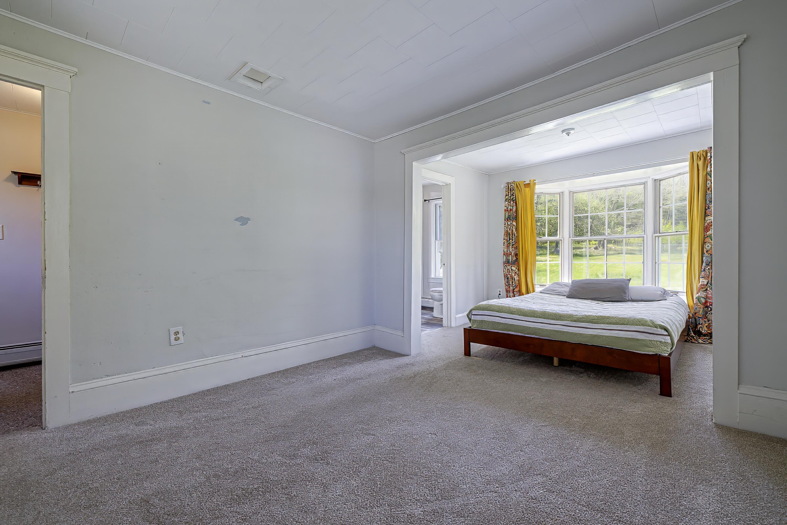898 Bay Road