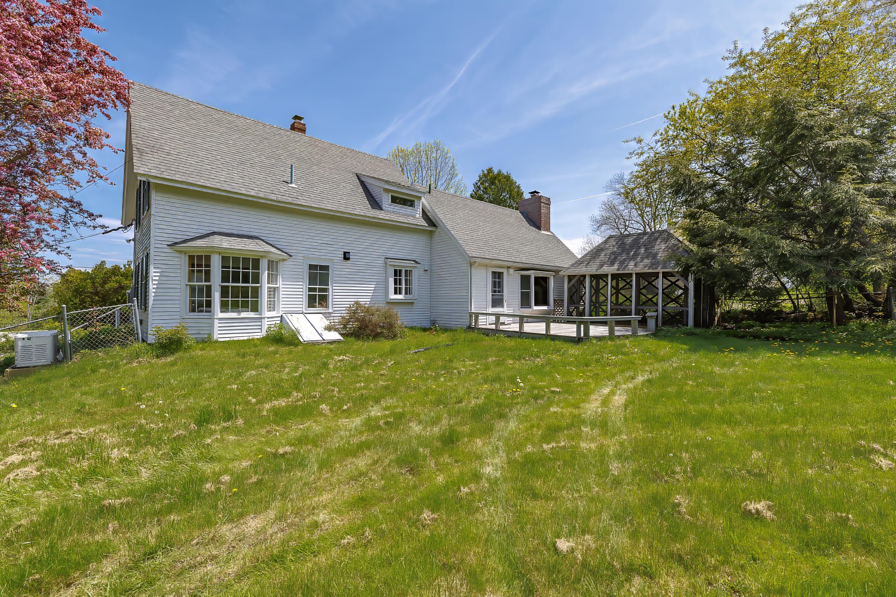 898 Bay Road