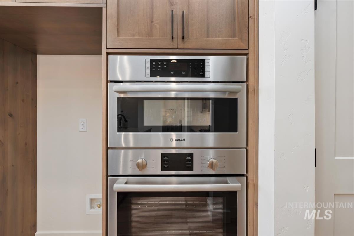 8376 W Meltwater Lane