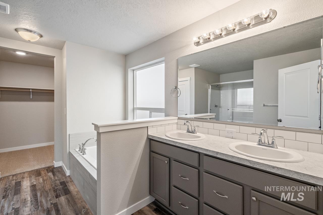 12323 Shadow River St