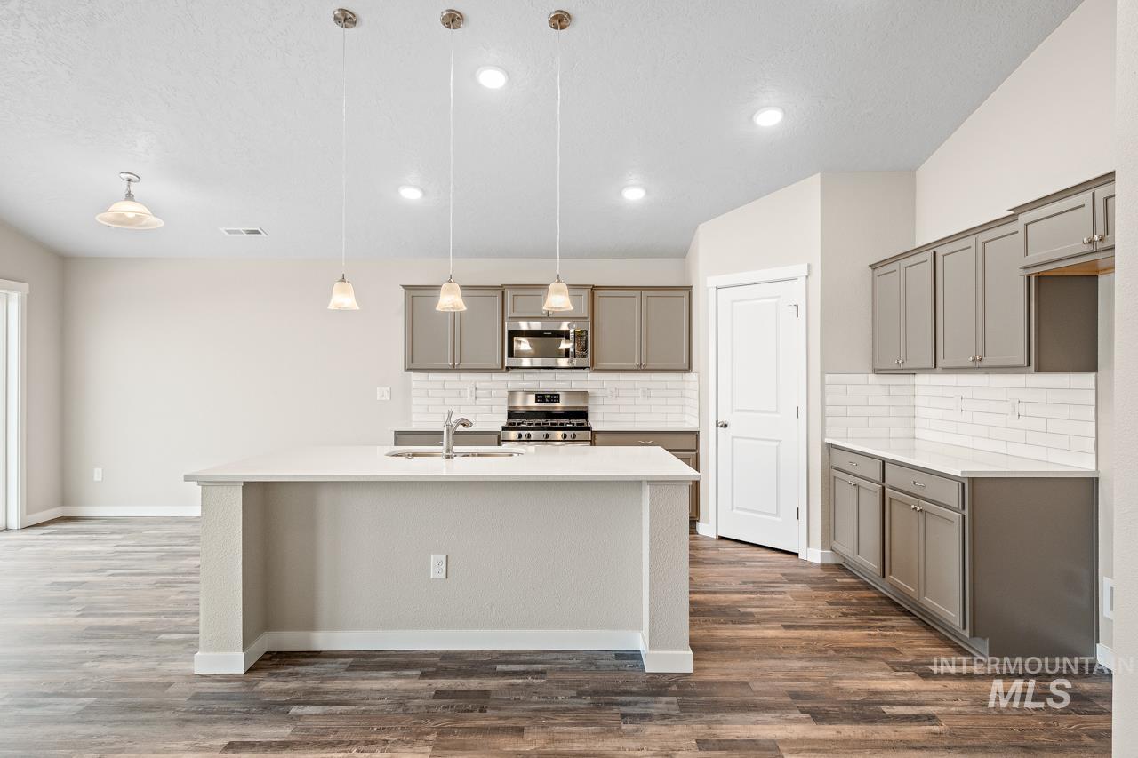 12323 Shadow River St