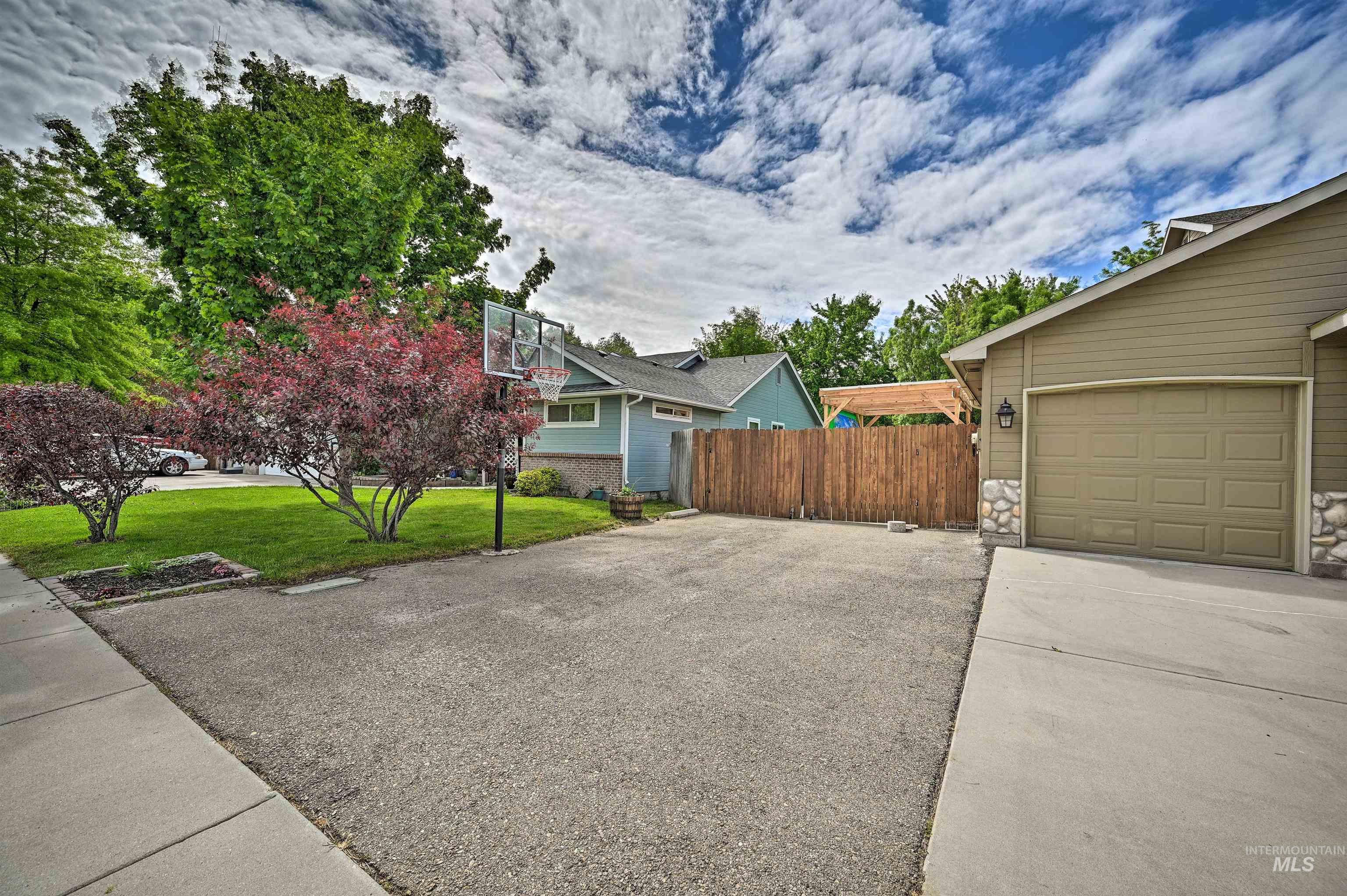 1709 E Summerfalls Dr