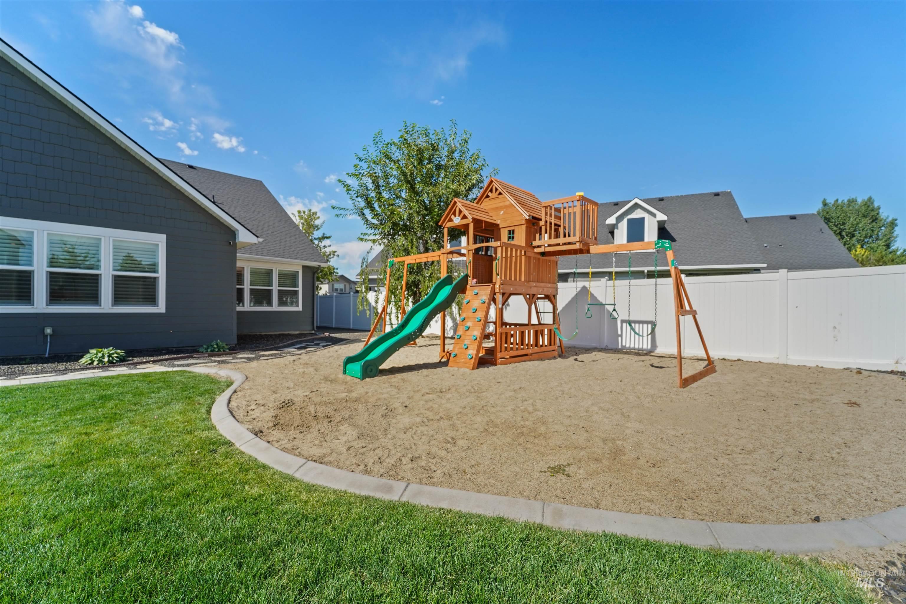 418 Fox Lantern Ct