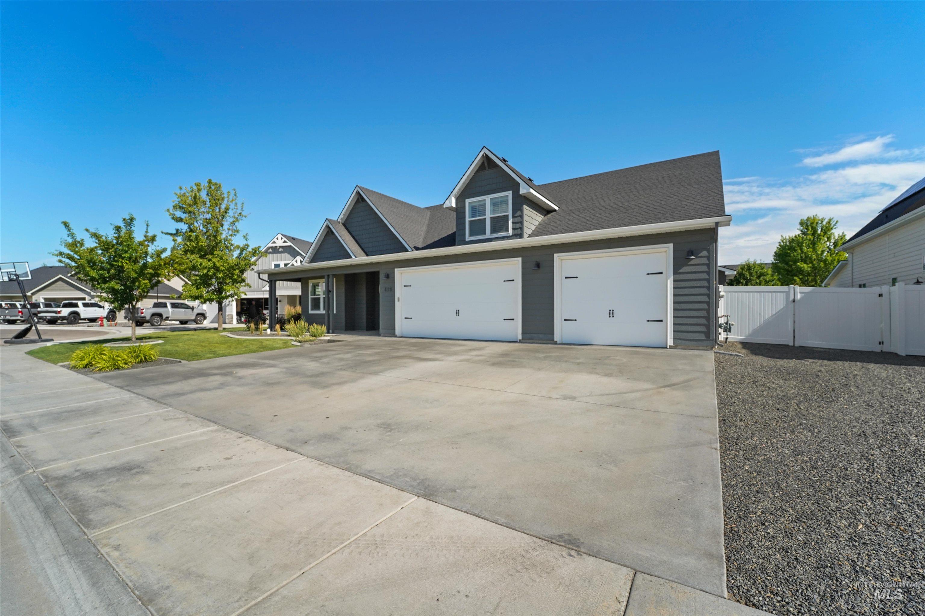 418 Fox Lantern Ct