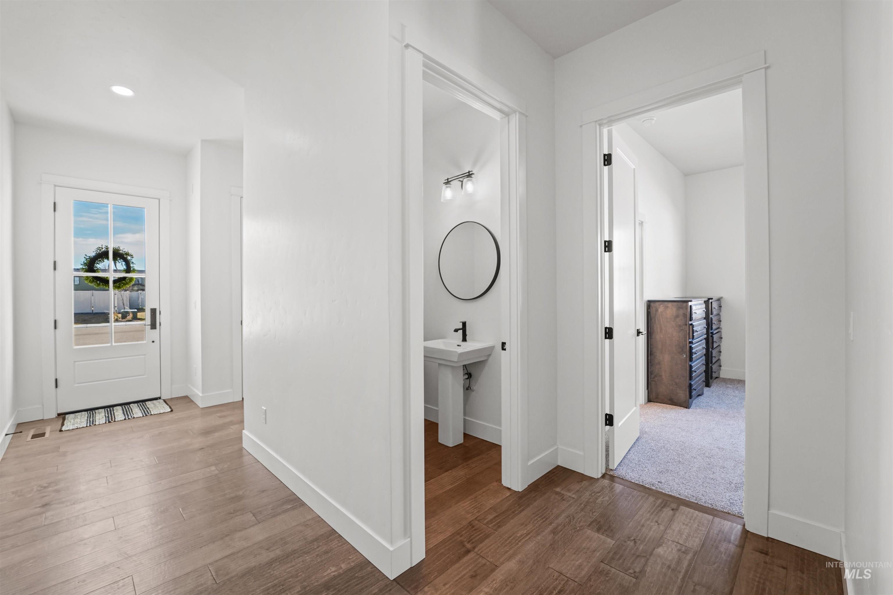 262 W Moray St