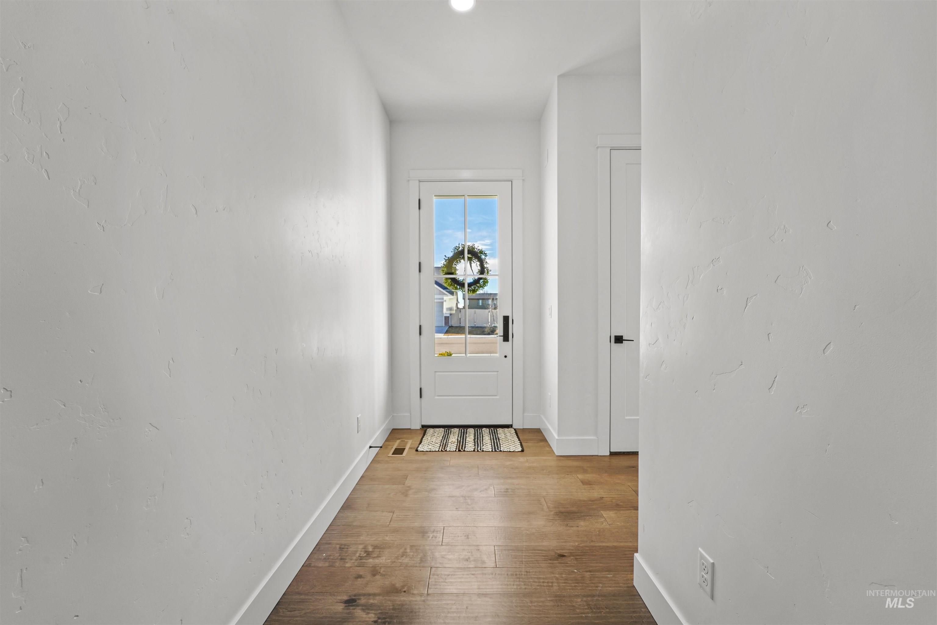 262 W Moray St